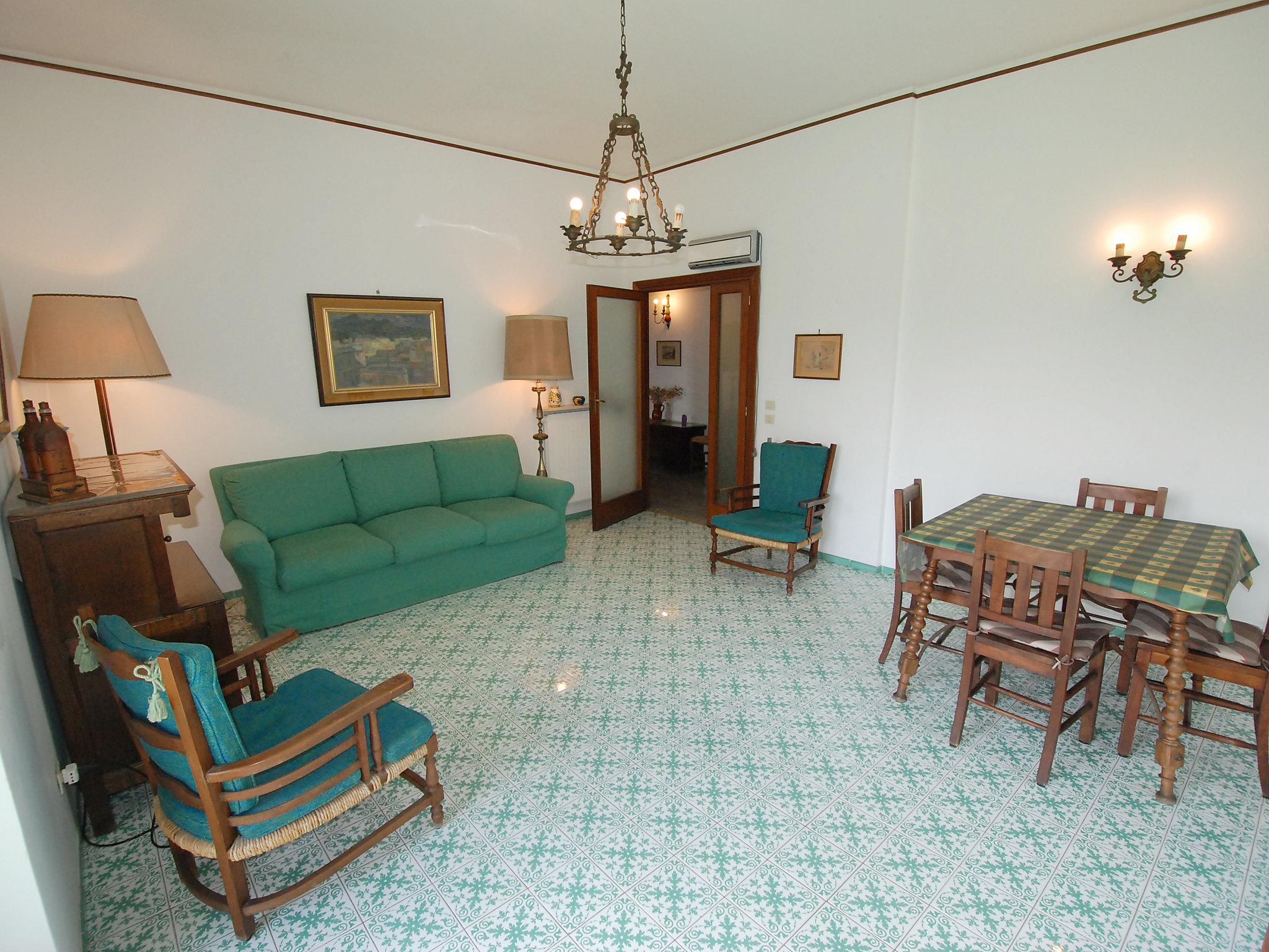 Foto 3 - Appartamento con 3 camere da letto a Sorrento con giardino e vista mare