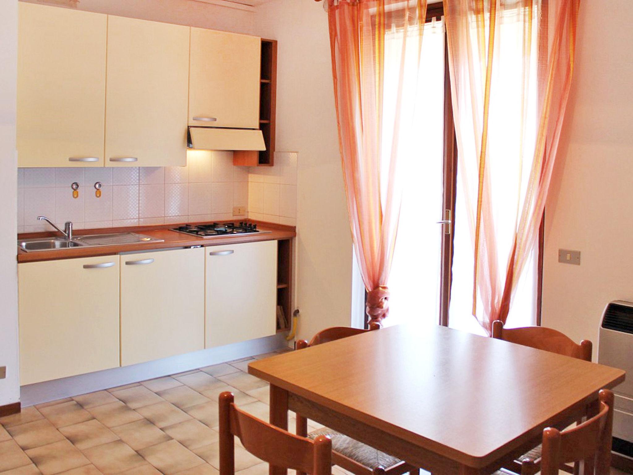 Photo 4 - 1 bedroom Apartment in Lazise with swimming pool and mountain view