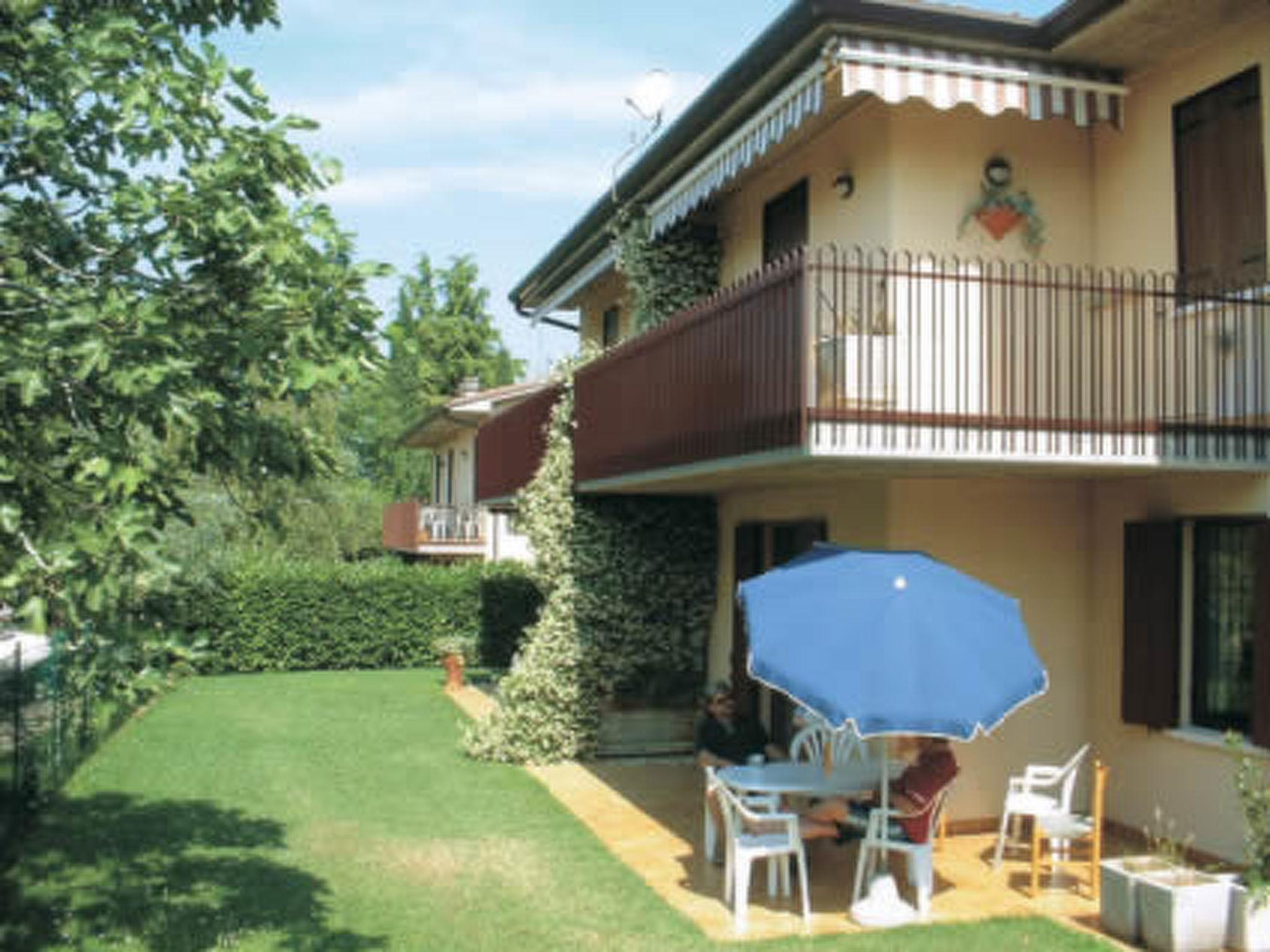 Photo 3 - Appartement de 1 chambre à Lazise avec piscine et vues sur la montagne