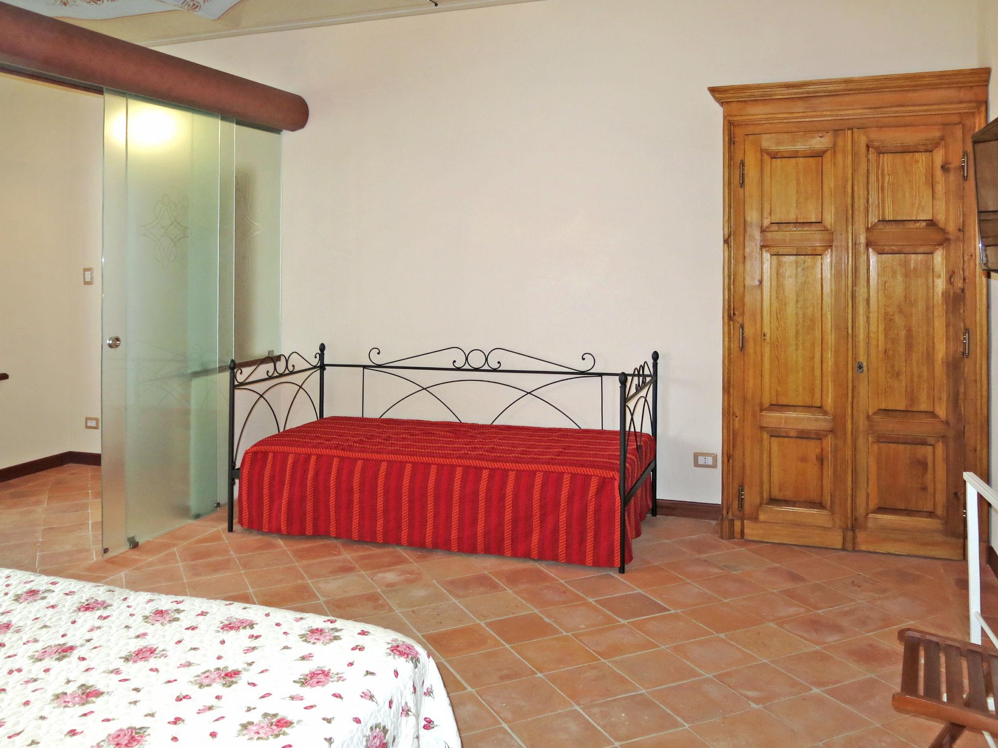 Foto 8 - Apartment mit 2 Schlafzimmern in Cossombrato mit schwimmbad und garten