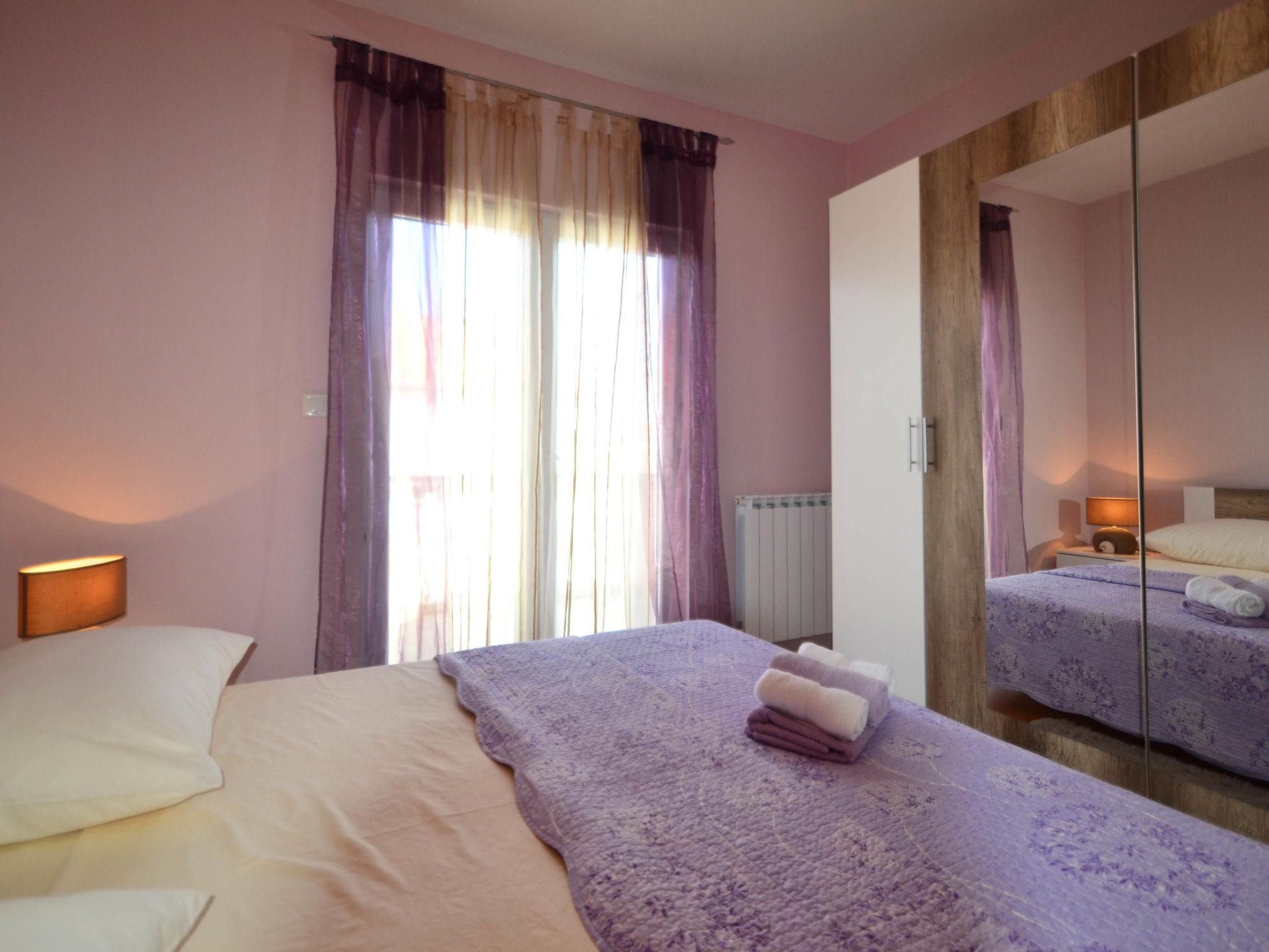 Foto 9 - Appartamento con 2 camere da letto a Sukošan con terrazza e vista mare