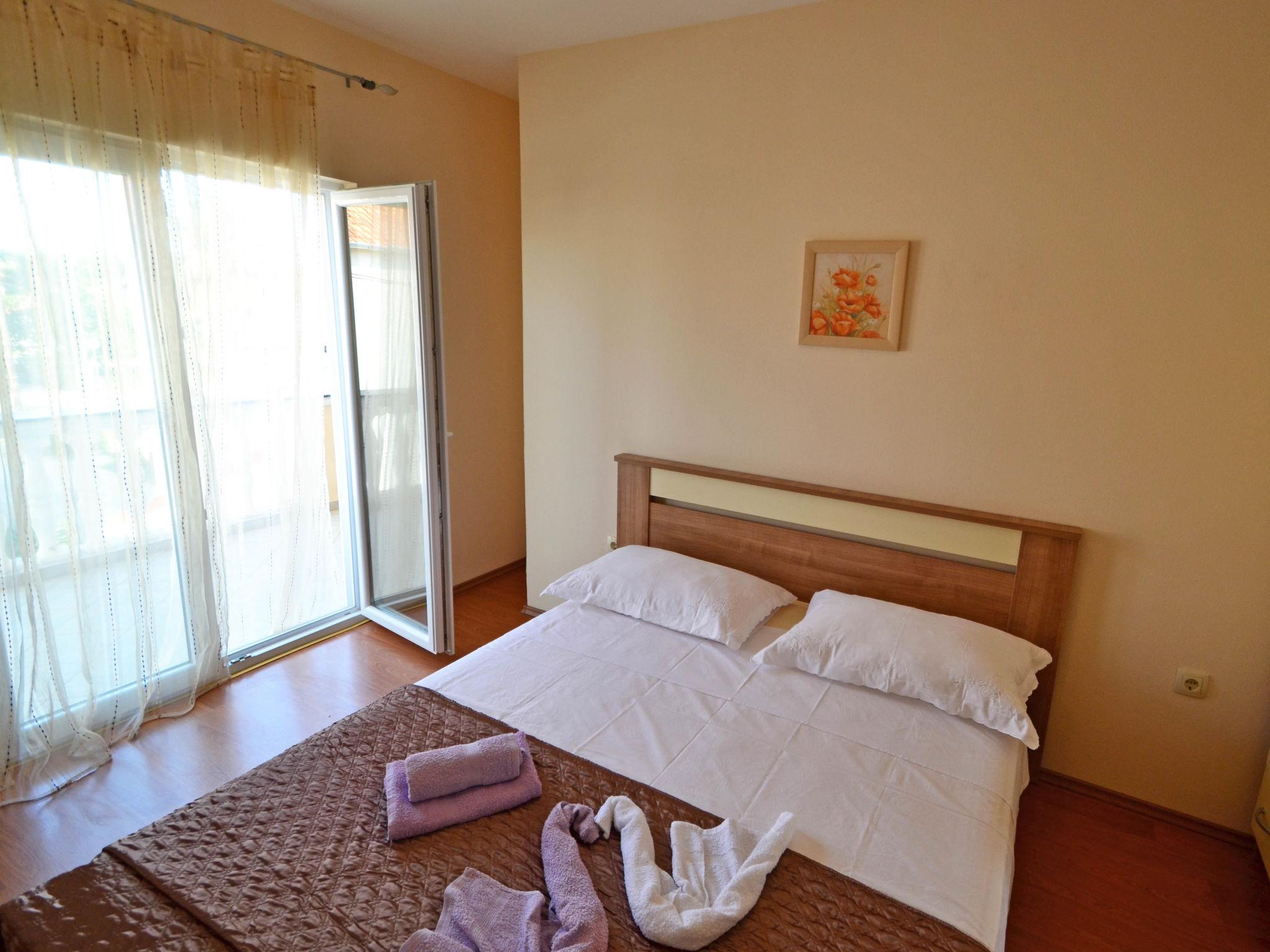 Foto 6 - Apartamento de 2 quartos em Sukošan com terraço e vistas do mar