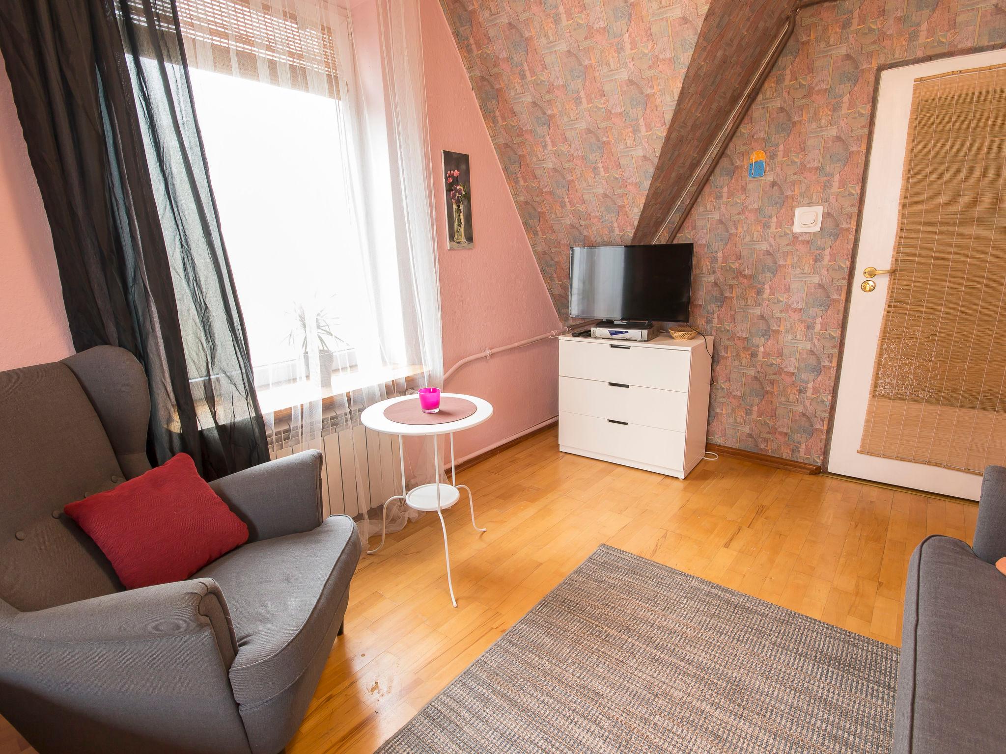 Foto 9 - Appartamento con 3 camere da letto a Kamień Pomorski con giardino e vista mare