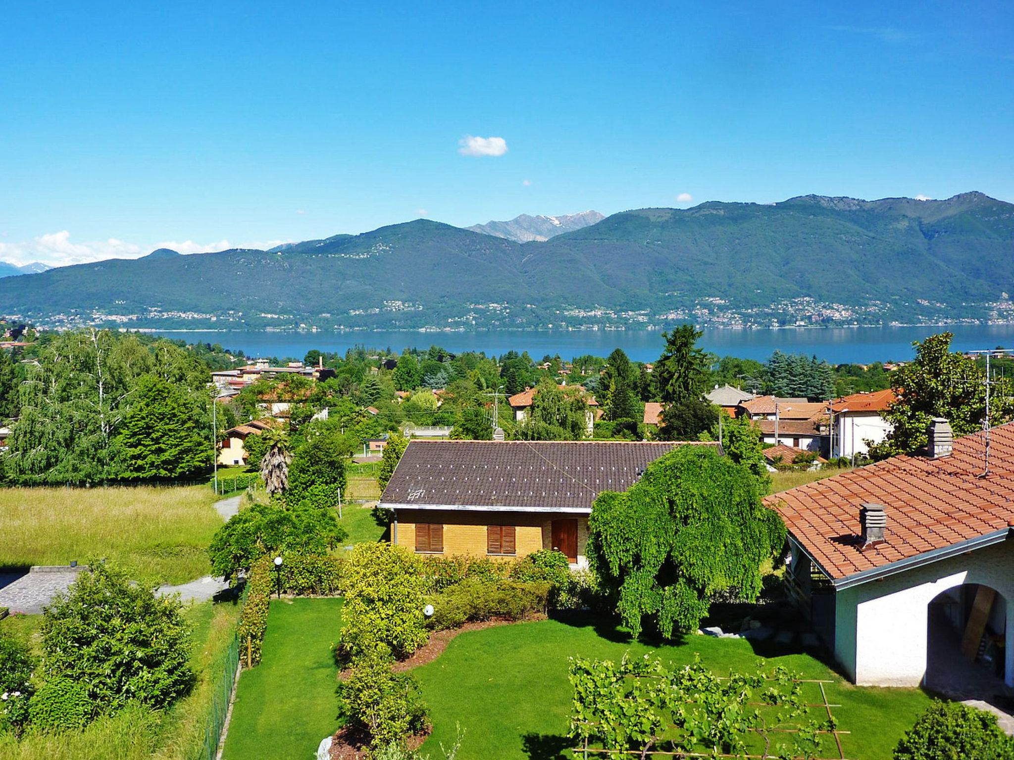 Photo 30 - Appartement de 2 chambres à Porto Valtravaglia avec piscine et vues sur la montagne