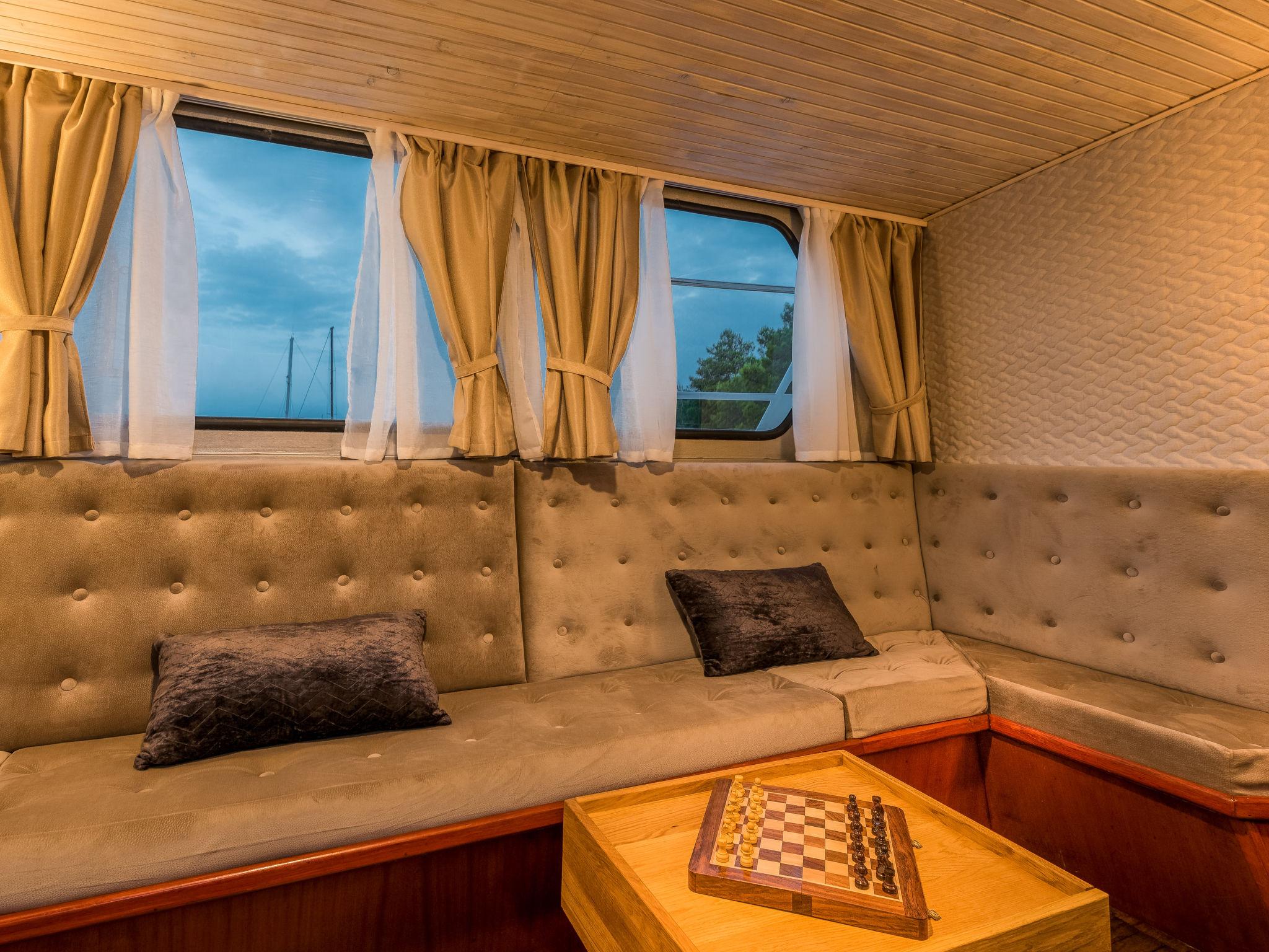 Photo 24 - Maison de 2 chambres à Raša avec terrasse et vues à la mer