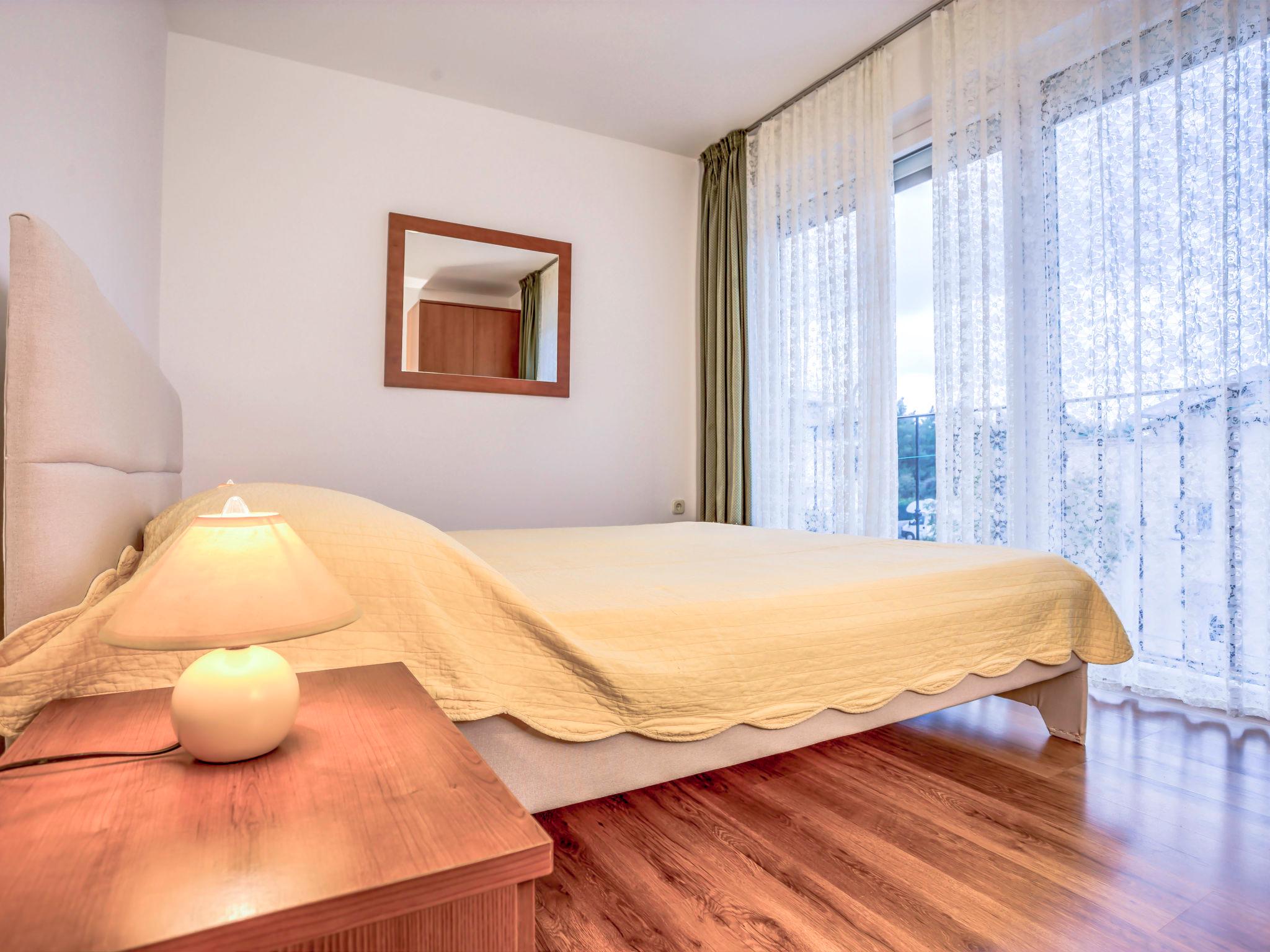 Foto 4 - Appartamento con 1 camera da letto a Umag con piscina e vista mare