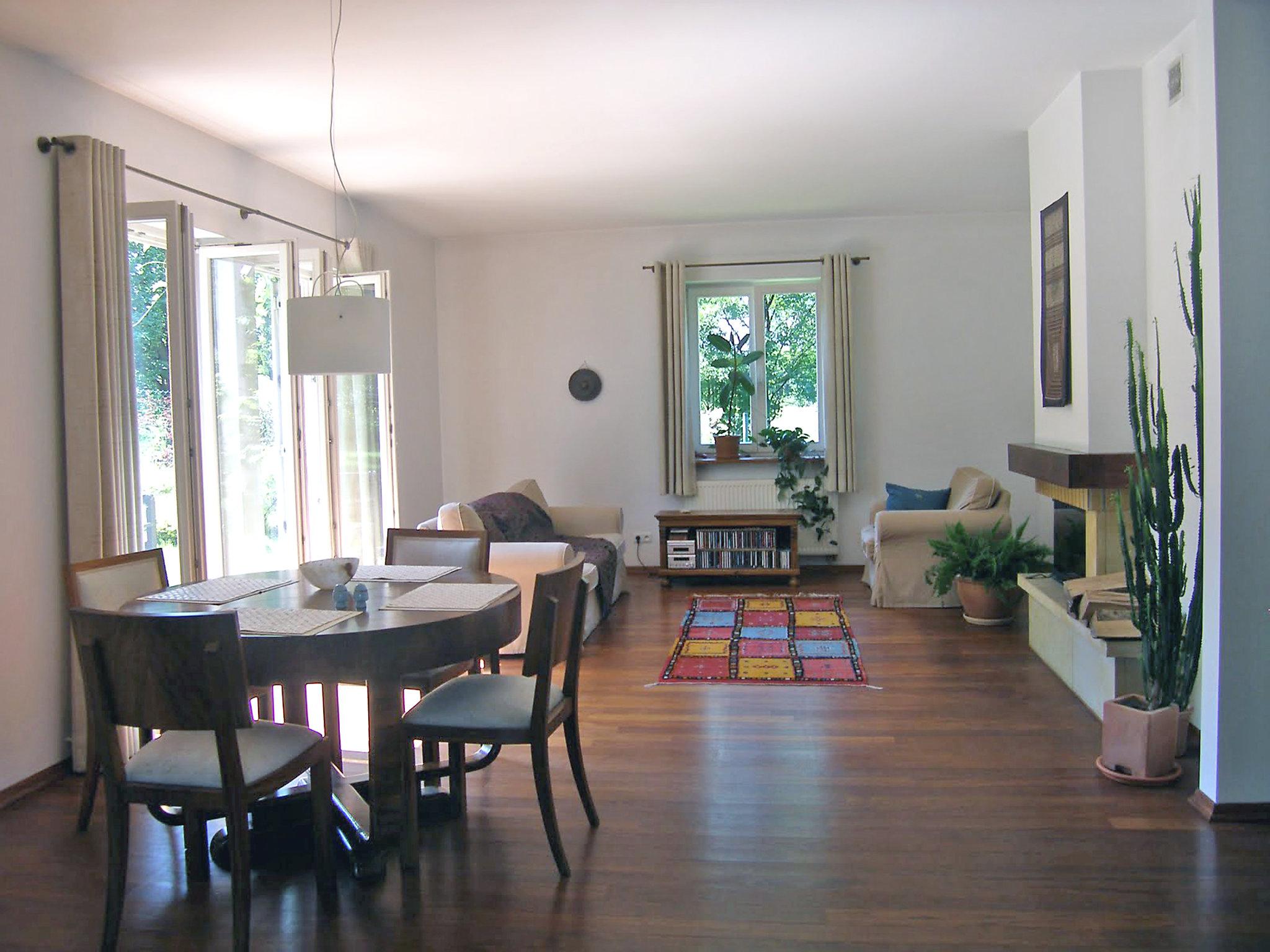 Foto 6 - Casa de 3 quartos em Zielonki com jardim e terraço