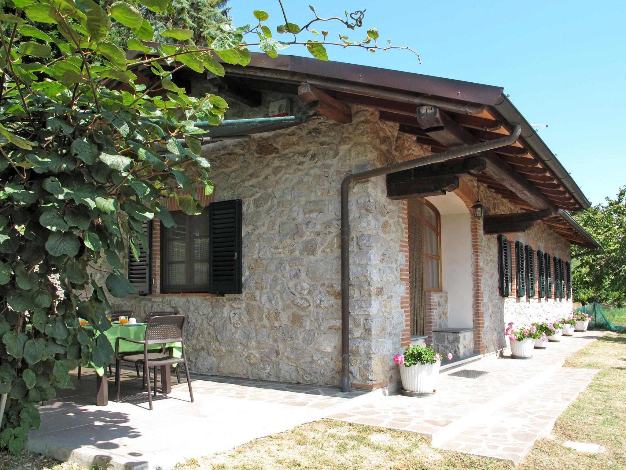 Foto 19 - Casa de 3 habitaciones en Camaiore con jardín