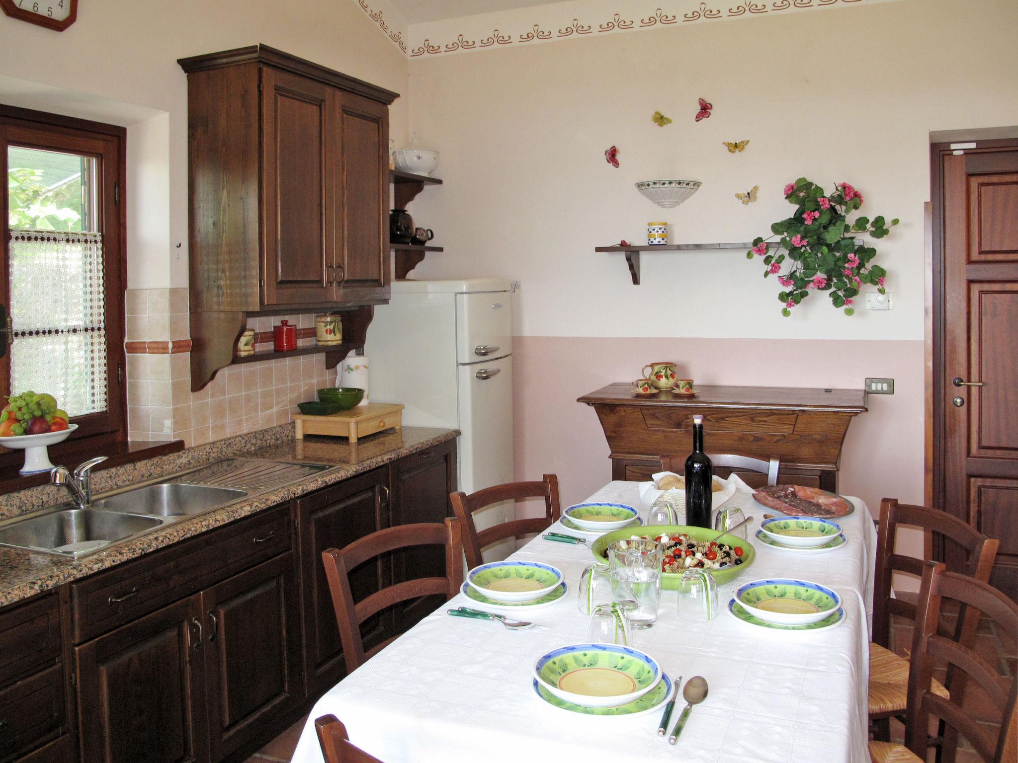 Photo 10 - 3 bedroom House in Camaiore with garden