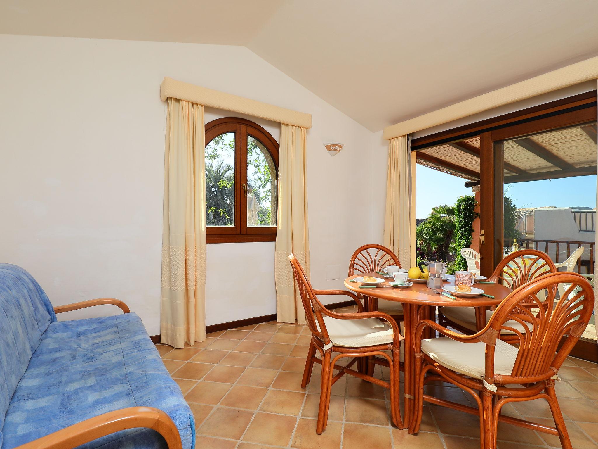 Photo 9 - Maison de 1 chambre à Loiri Porto San Paolo avec piscine et vues à la mer