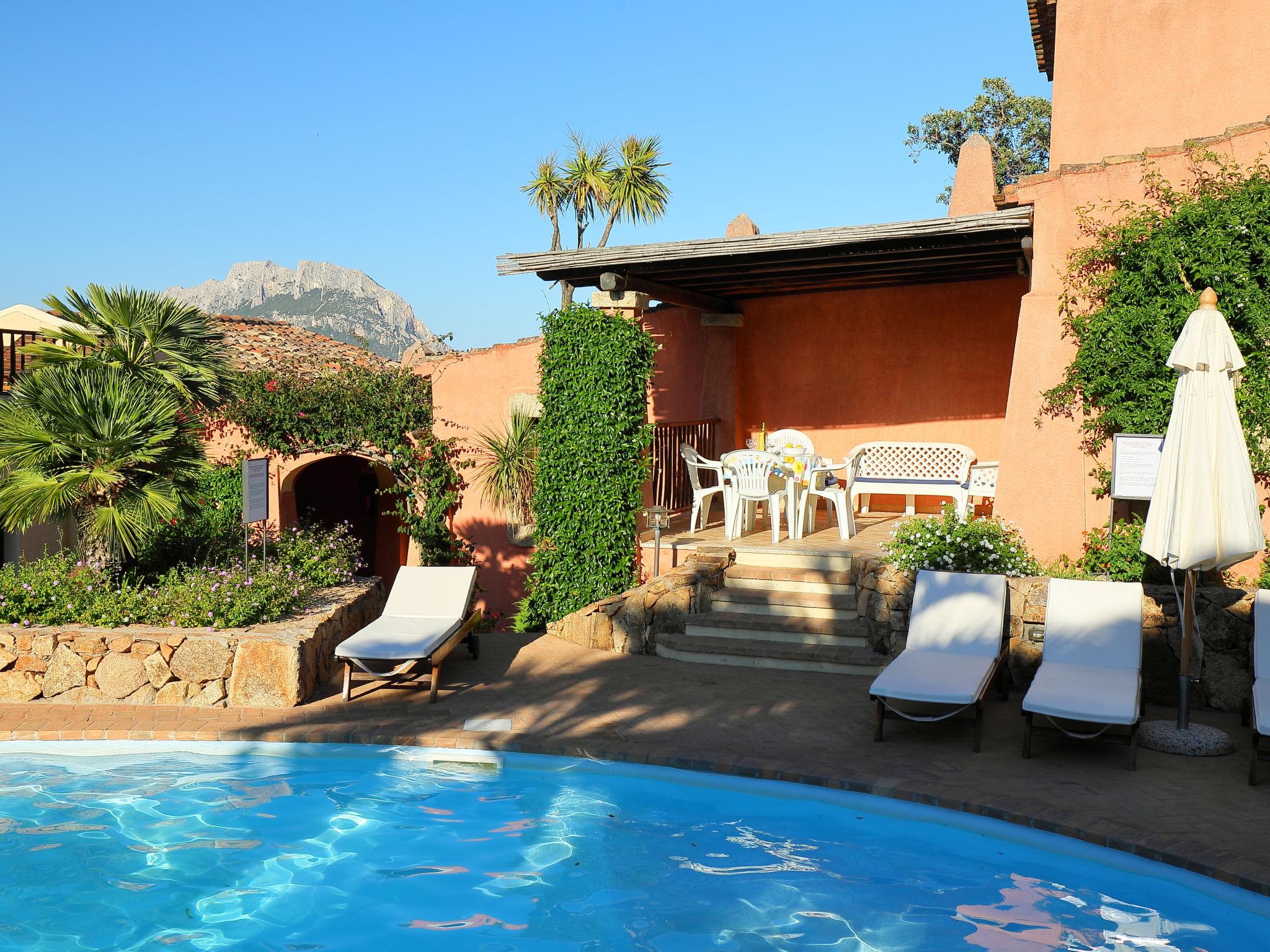 Foto 2 - Casa de 1 habitación en Loiri Porto San Paolo con piscina y vistas al mar