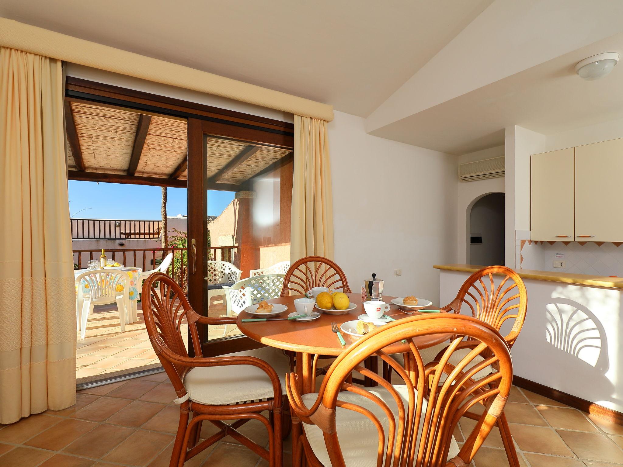 Photo 4 - Maison de 1 chambre à Loiri Porto San Paolo avec piscine et jardin