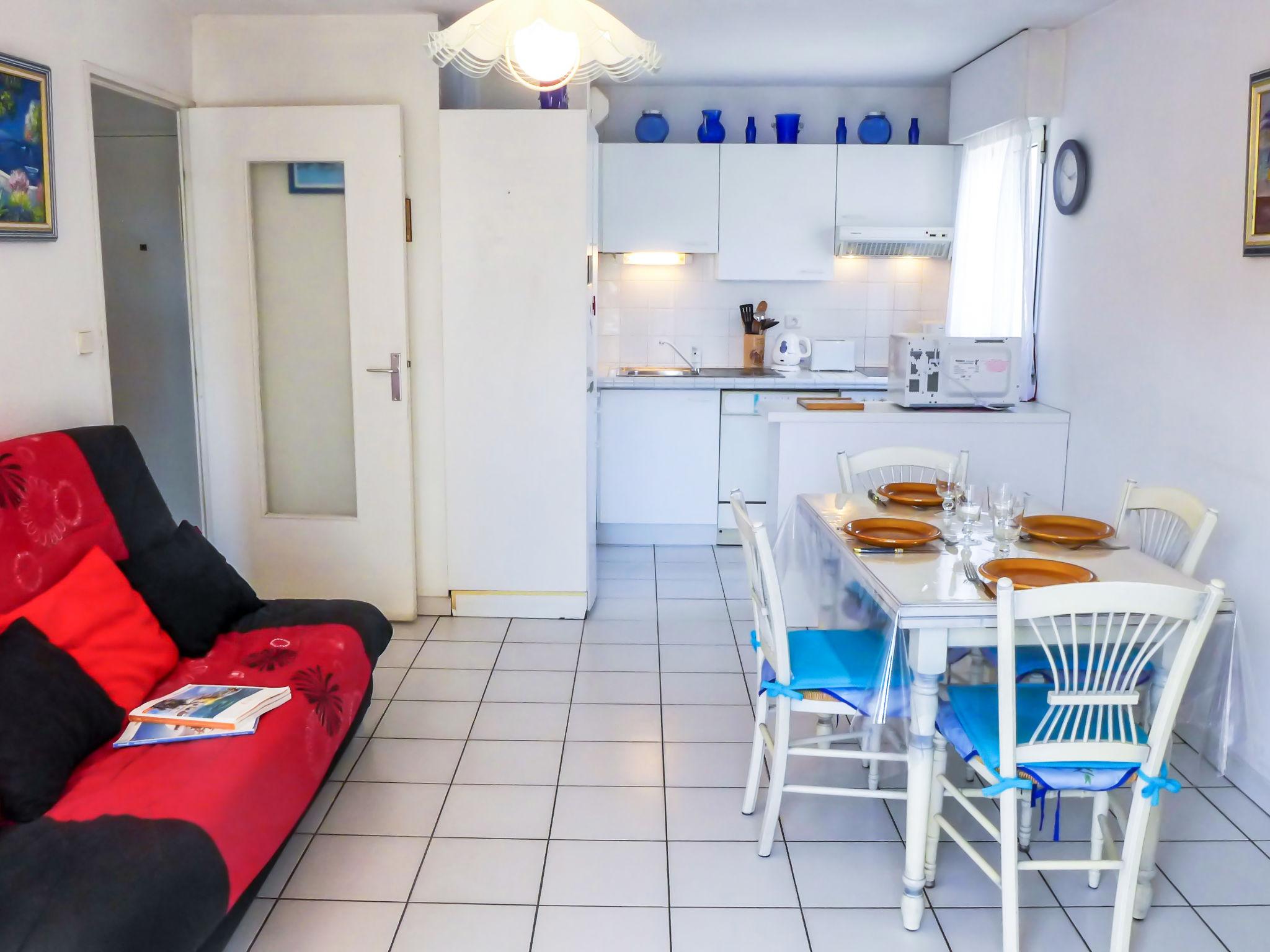 Foto 4 - Appartamento con 1 camera da letto a Cavalaire-sur-Mer con piscina e terrazza