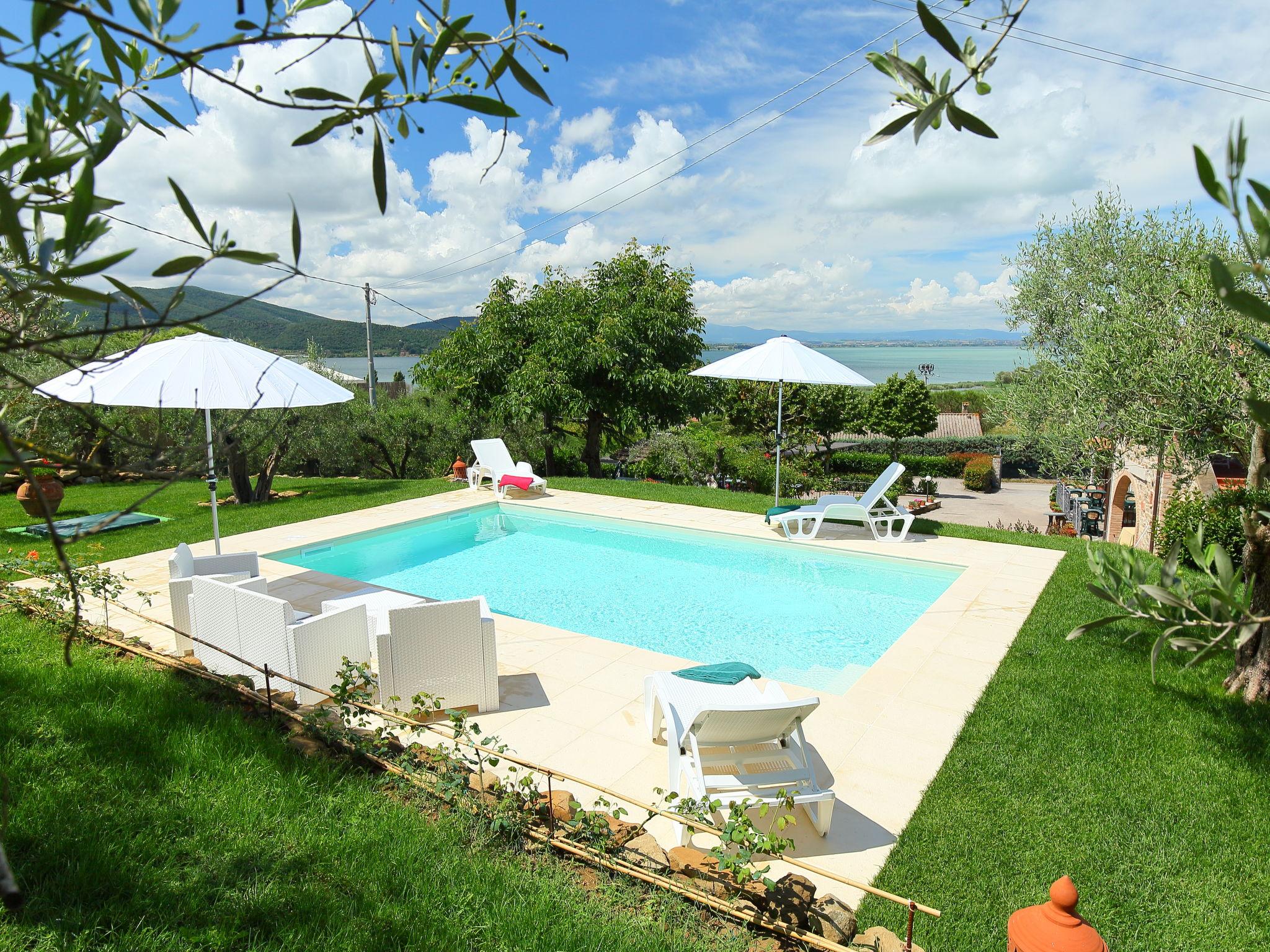Foto 5 - Casa de 3 habitaciones en Magione con piscina privada y vistas a la montaña