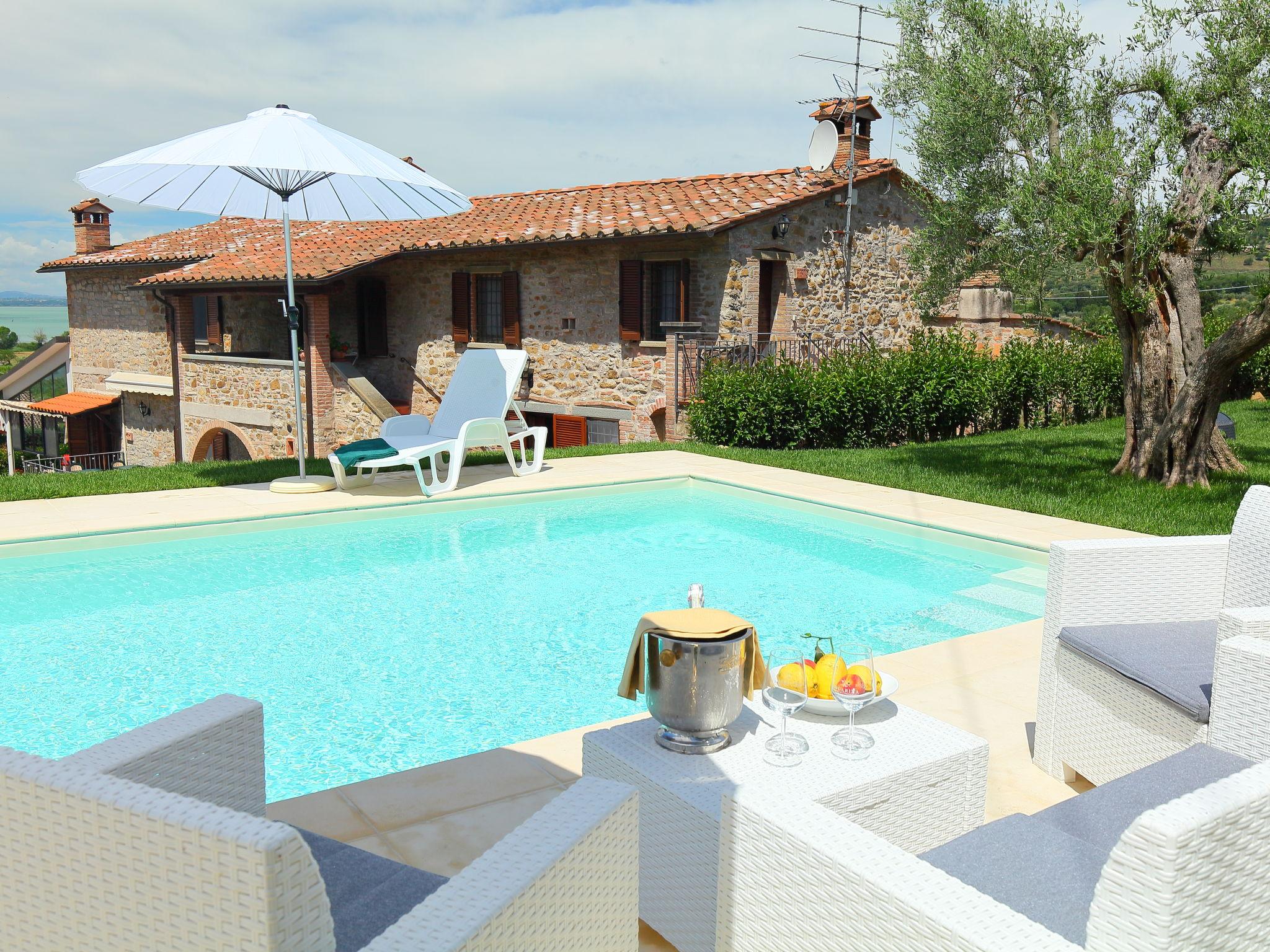 Photo 1 - Maison de 3 chambres à Magione avec piscine privée et jardin