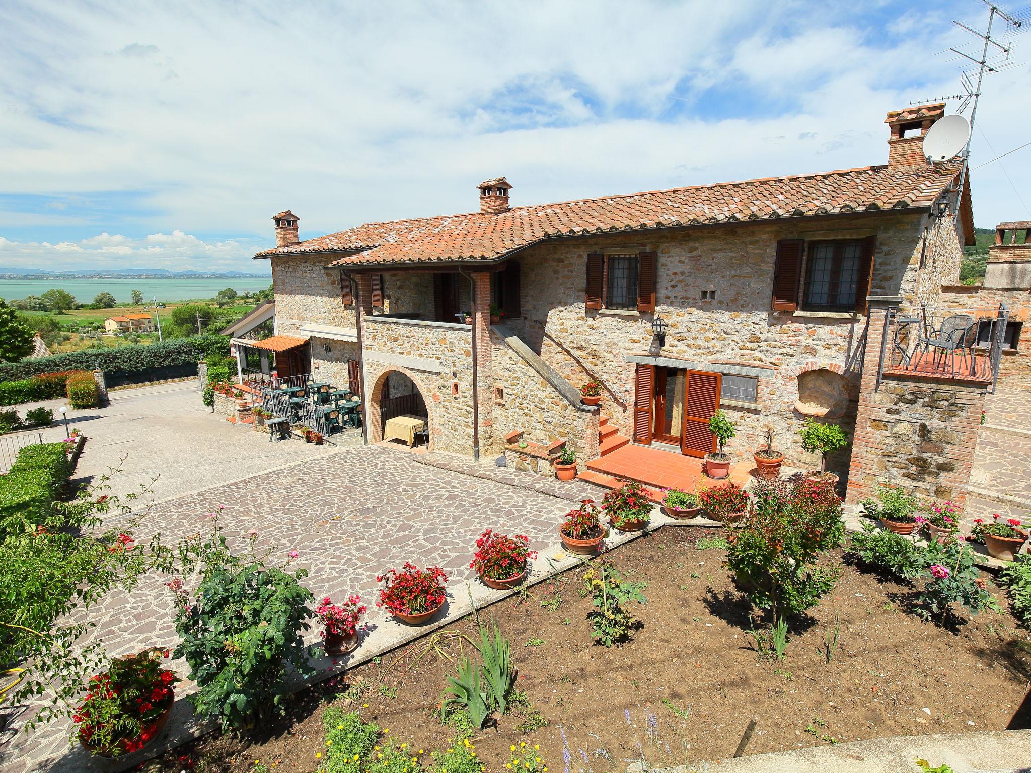 Foto 4 - Casa de 3 habitaciones en Magione con piscina privada y vistas a la montaña