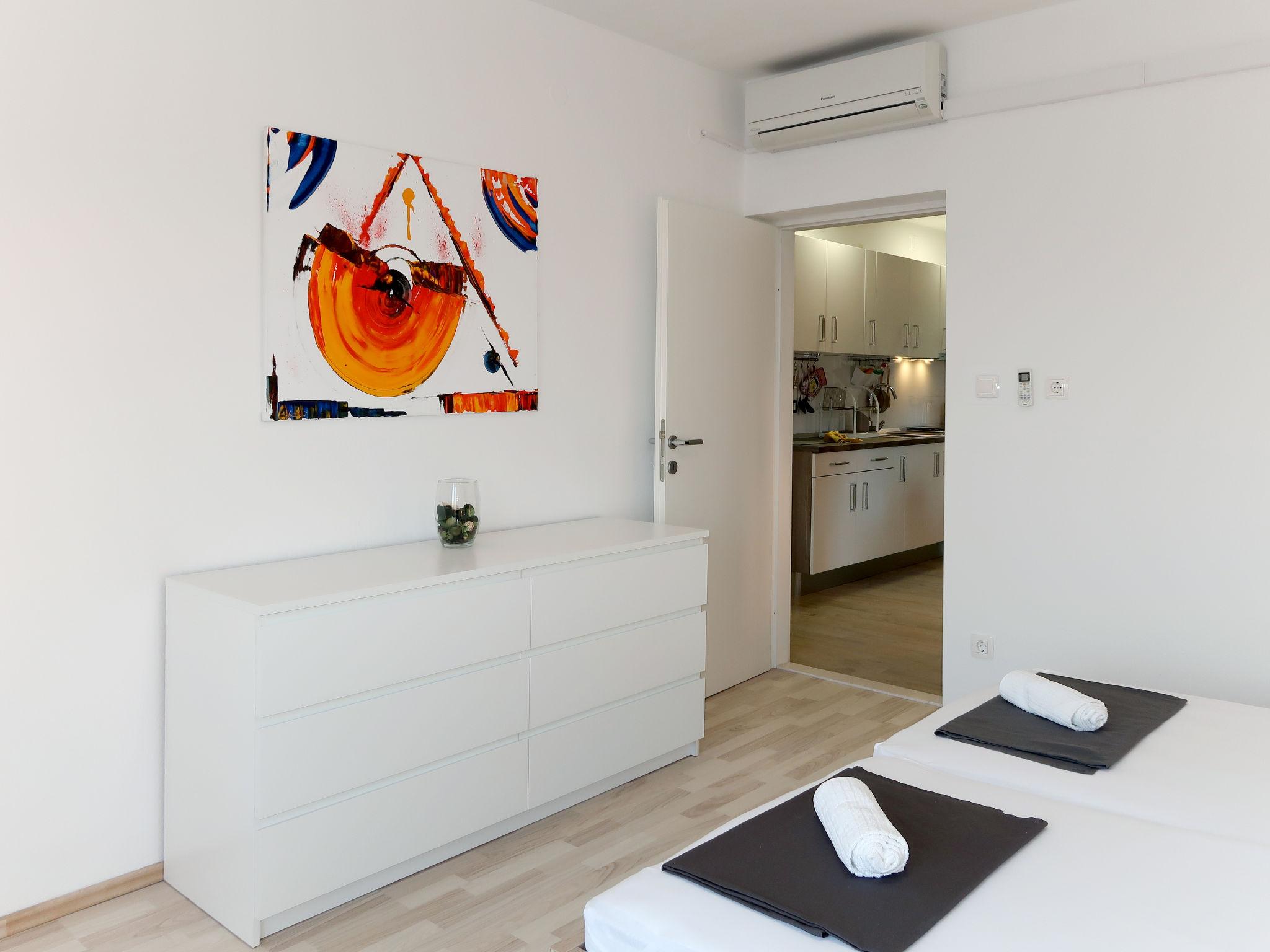 Foto 11 - Appartamento con 2 camere da letto a Omiš con vista mare