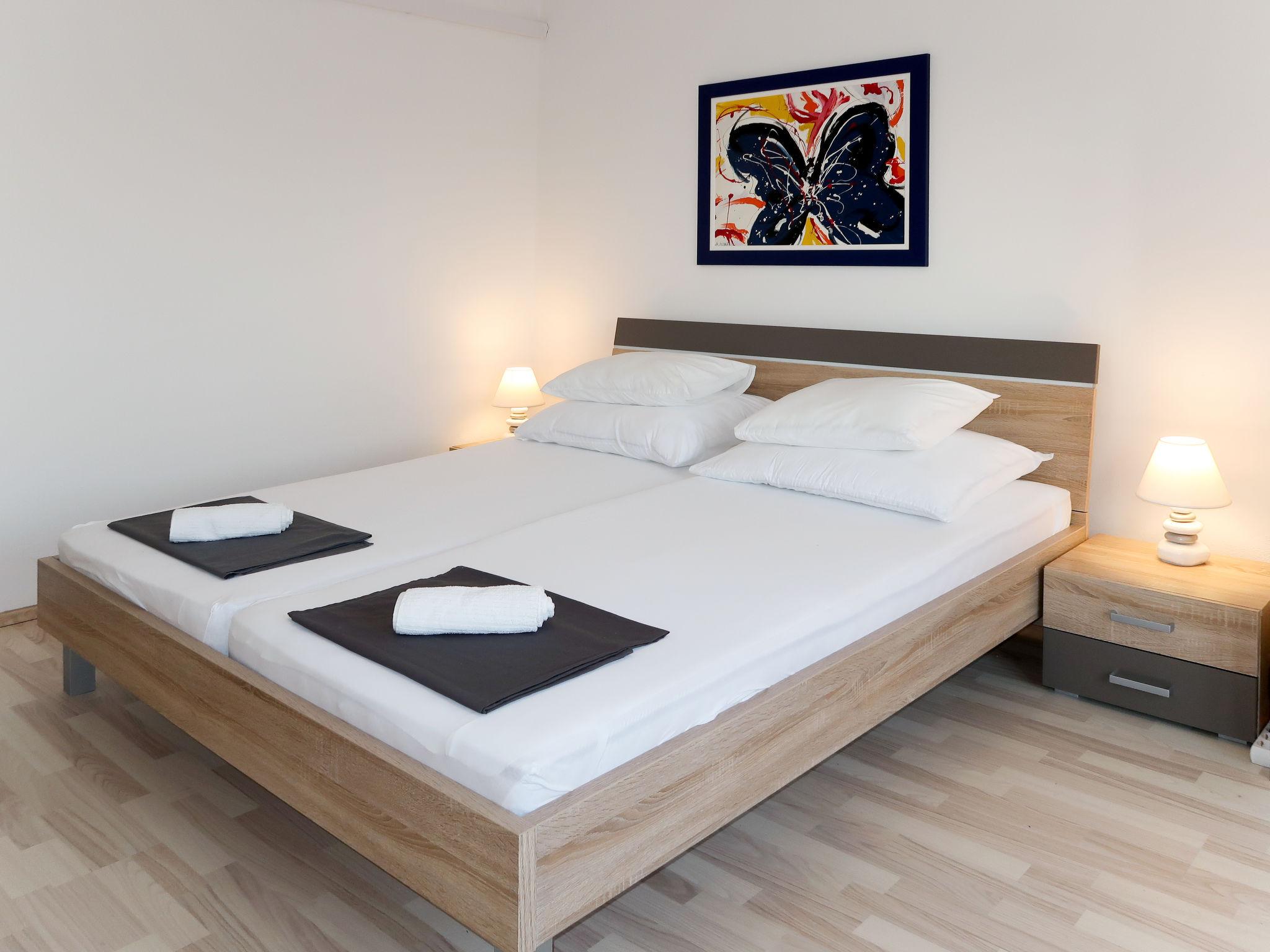 Foto 3 - Appartamento con 2 camere da letto a Omiš con vista mare
