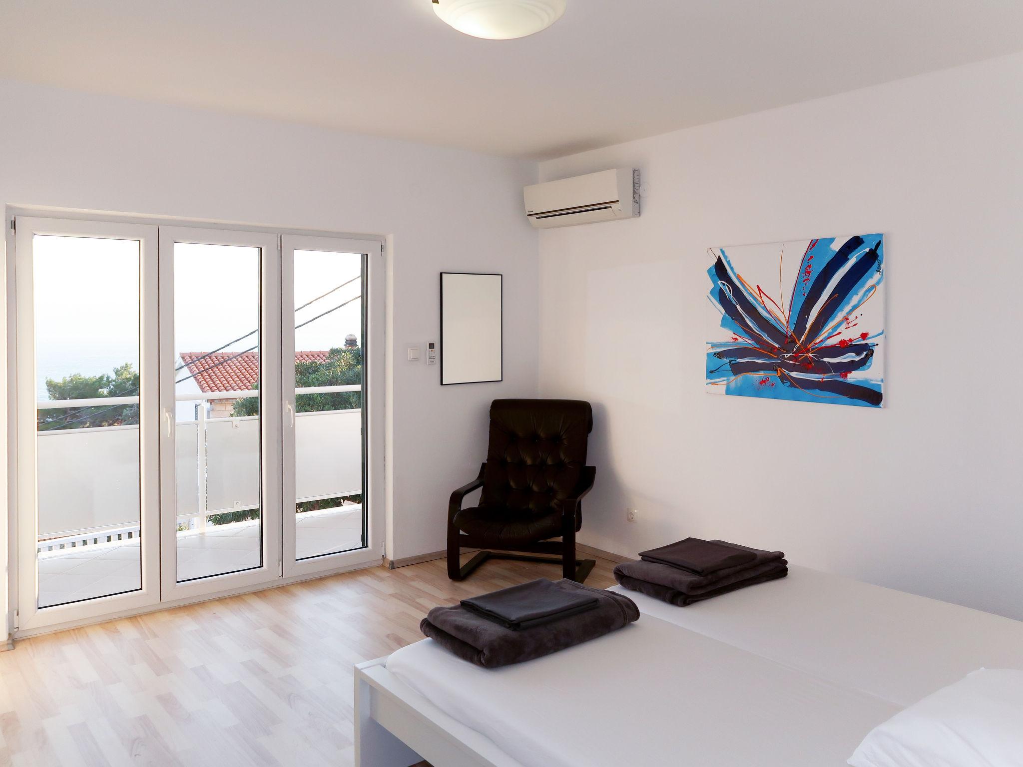 Foto 12 - Apartamento de 2 quartos em Omiš com vistas do mar