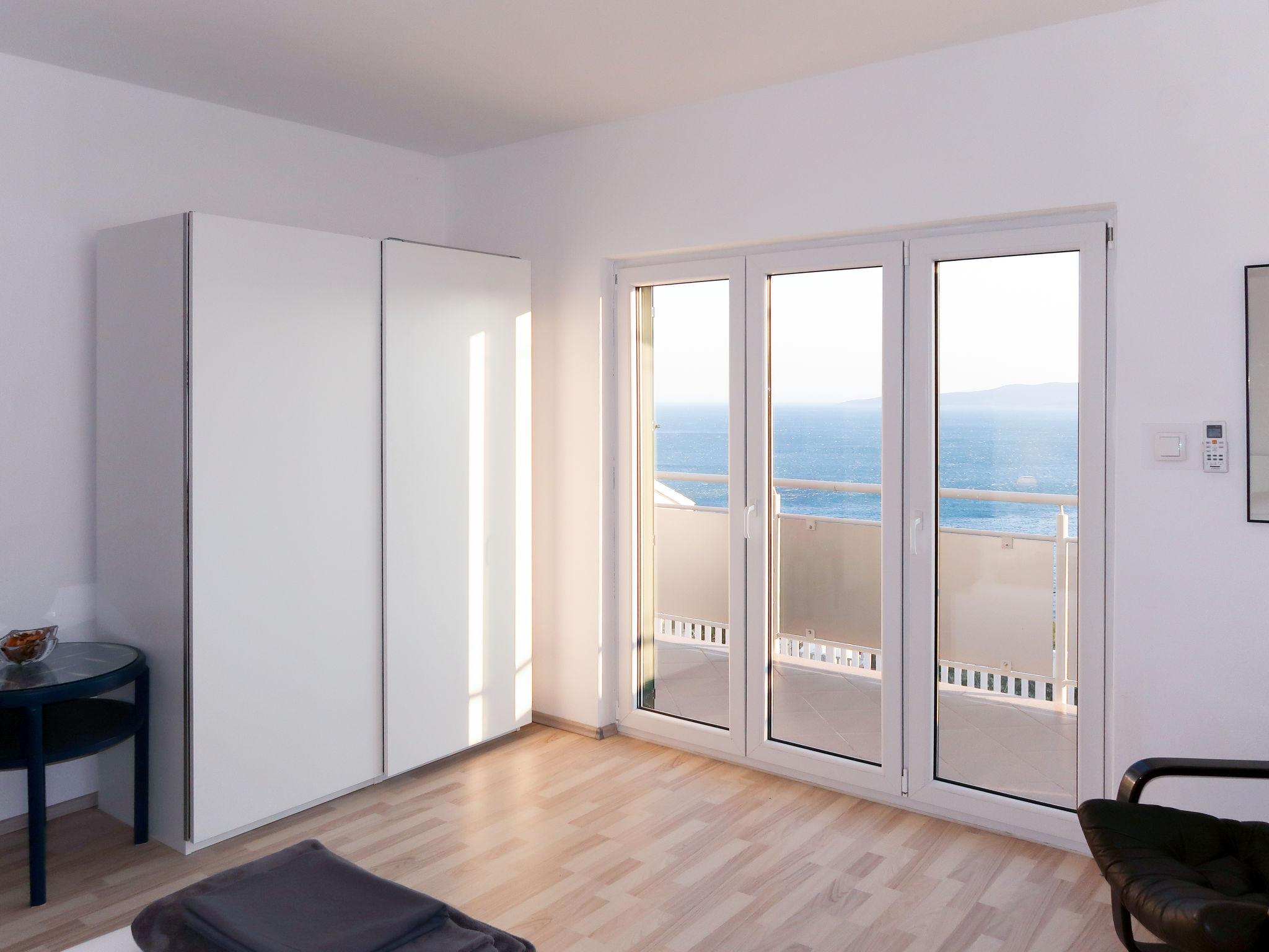 Foto 13 - Apartamento de 2 quartos em Omiš com vistas do mar