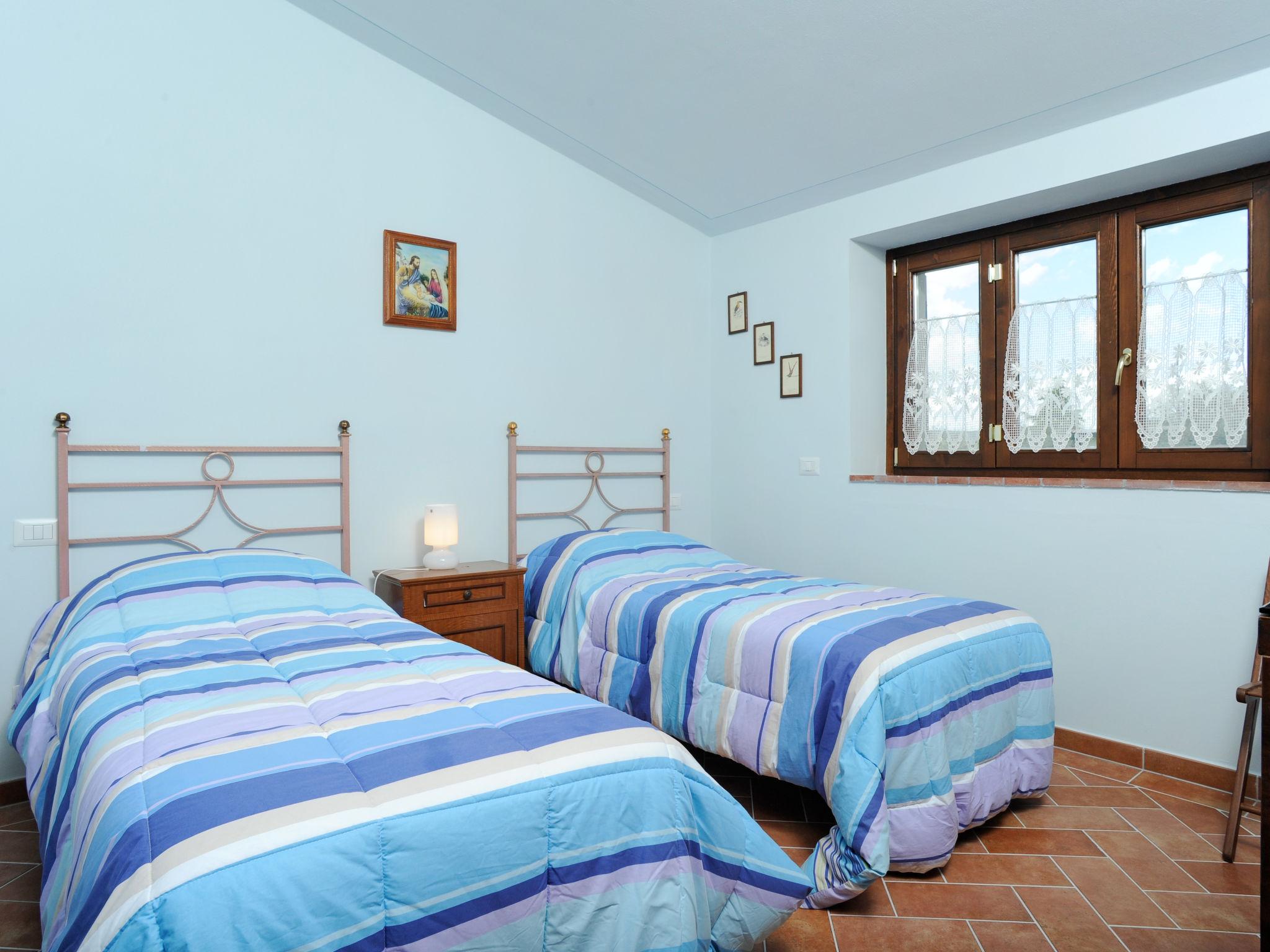 Photo 15 - 6 bedroom House in Gaiole in Chianti with private pool and garden