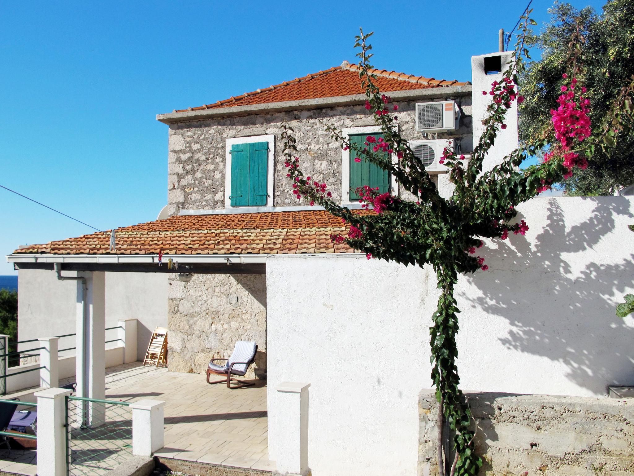 Photo 6 - Maison de 2 chambres à Jelsa avec jardin et terrasse