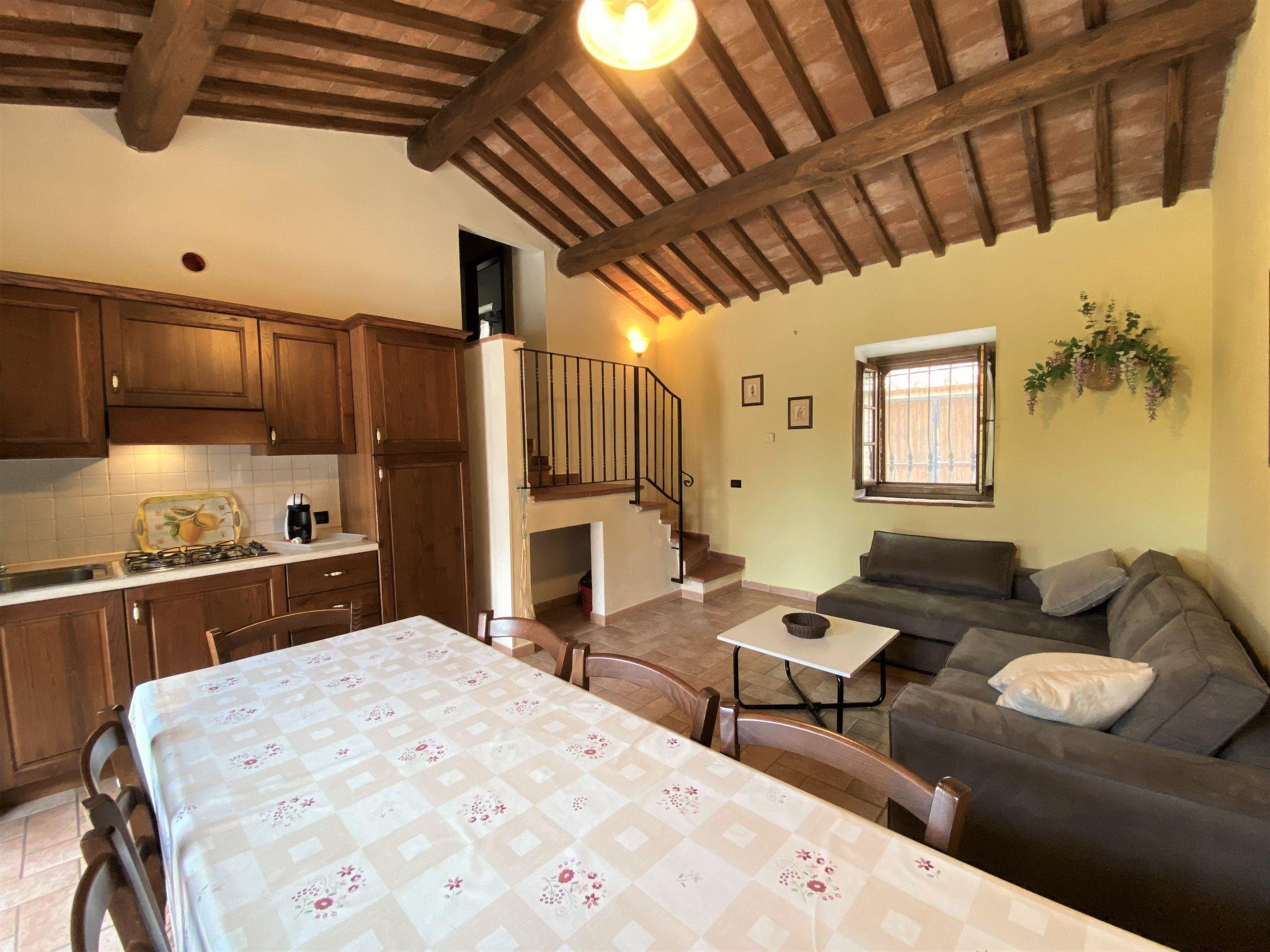 Photo 6 - 2 bedroom Apartment in Volterra with swimming pool and garden