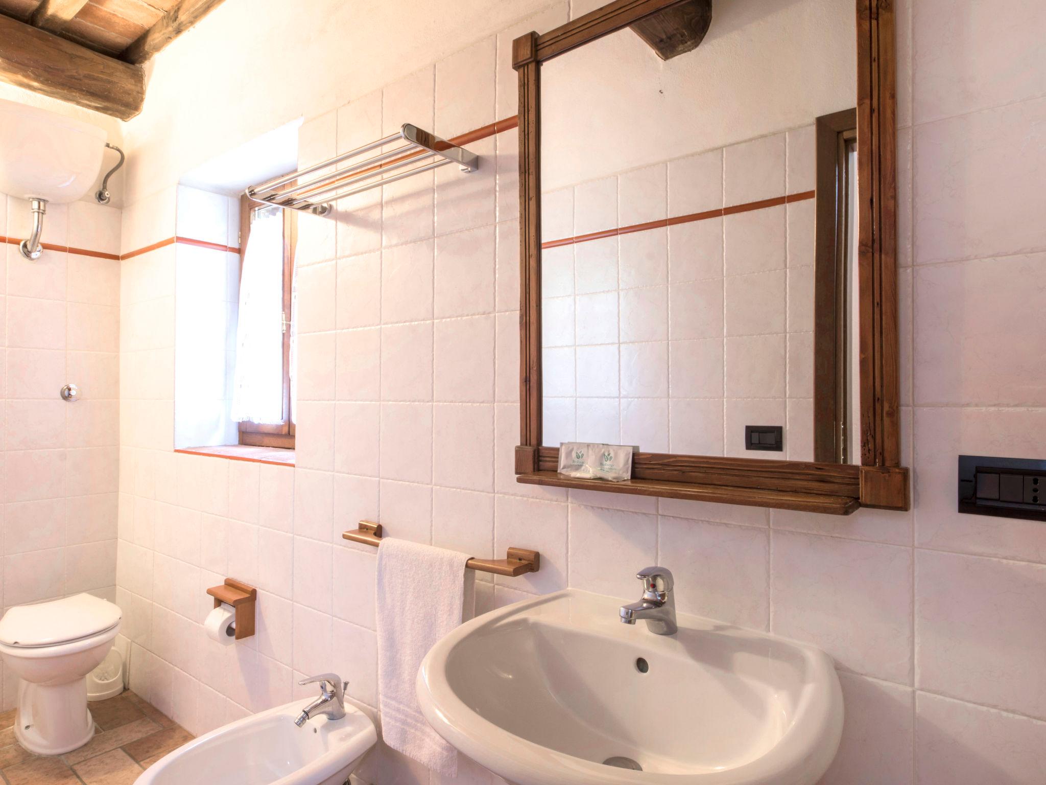 Foto 15 - Apartment mit 2 Schlafzimmern in Volterra mit schwimmbad und garten