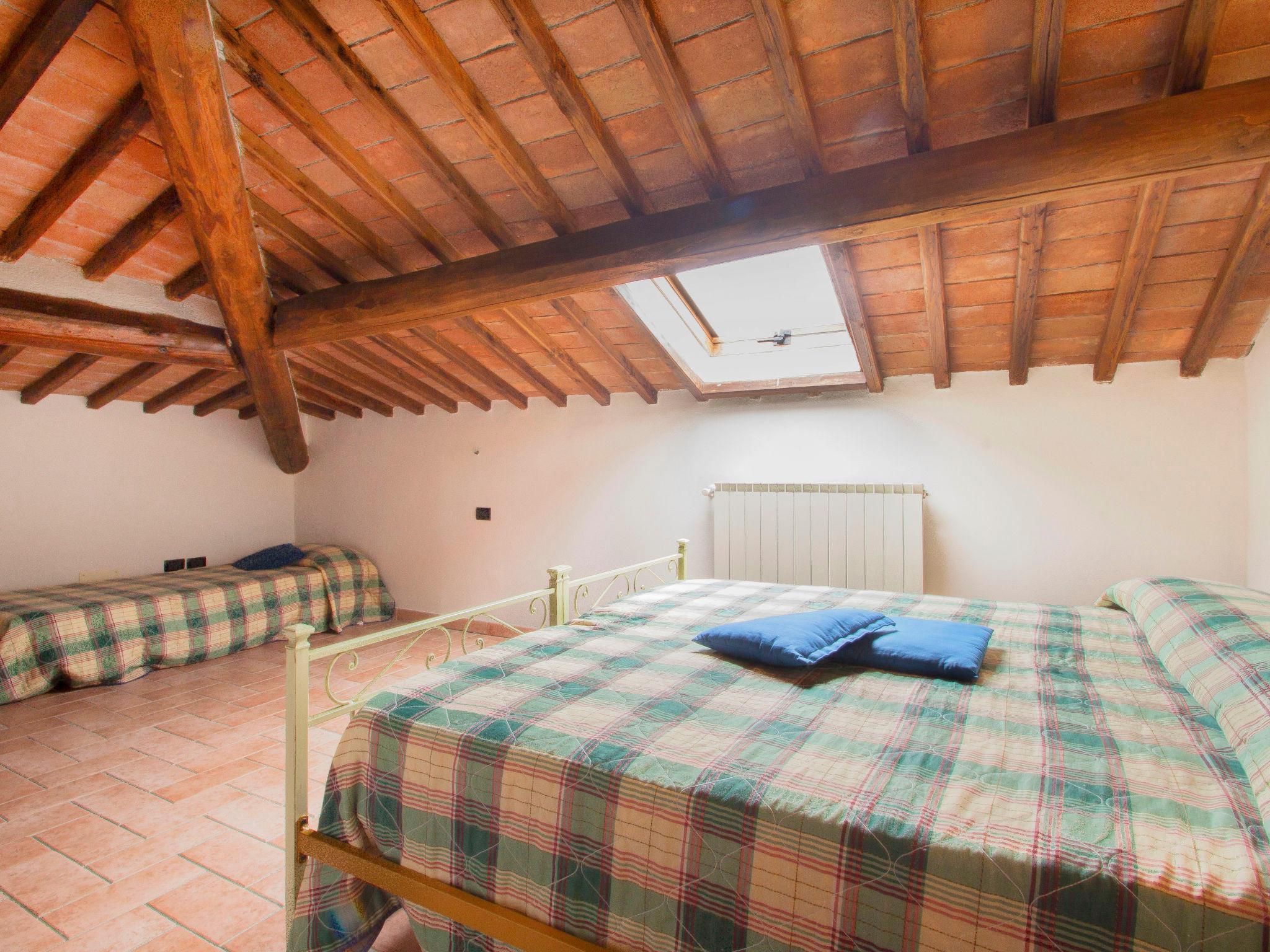 Photo 14 - 2 bedroom Apartment in Volterra with swimming pool and garden