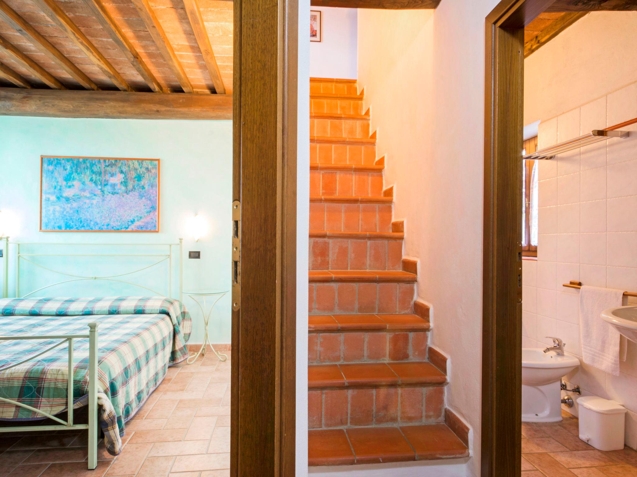 Photo 13 - 2 bedroom Apartment in Volterra with swimming pool and garden