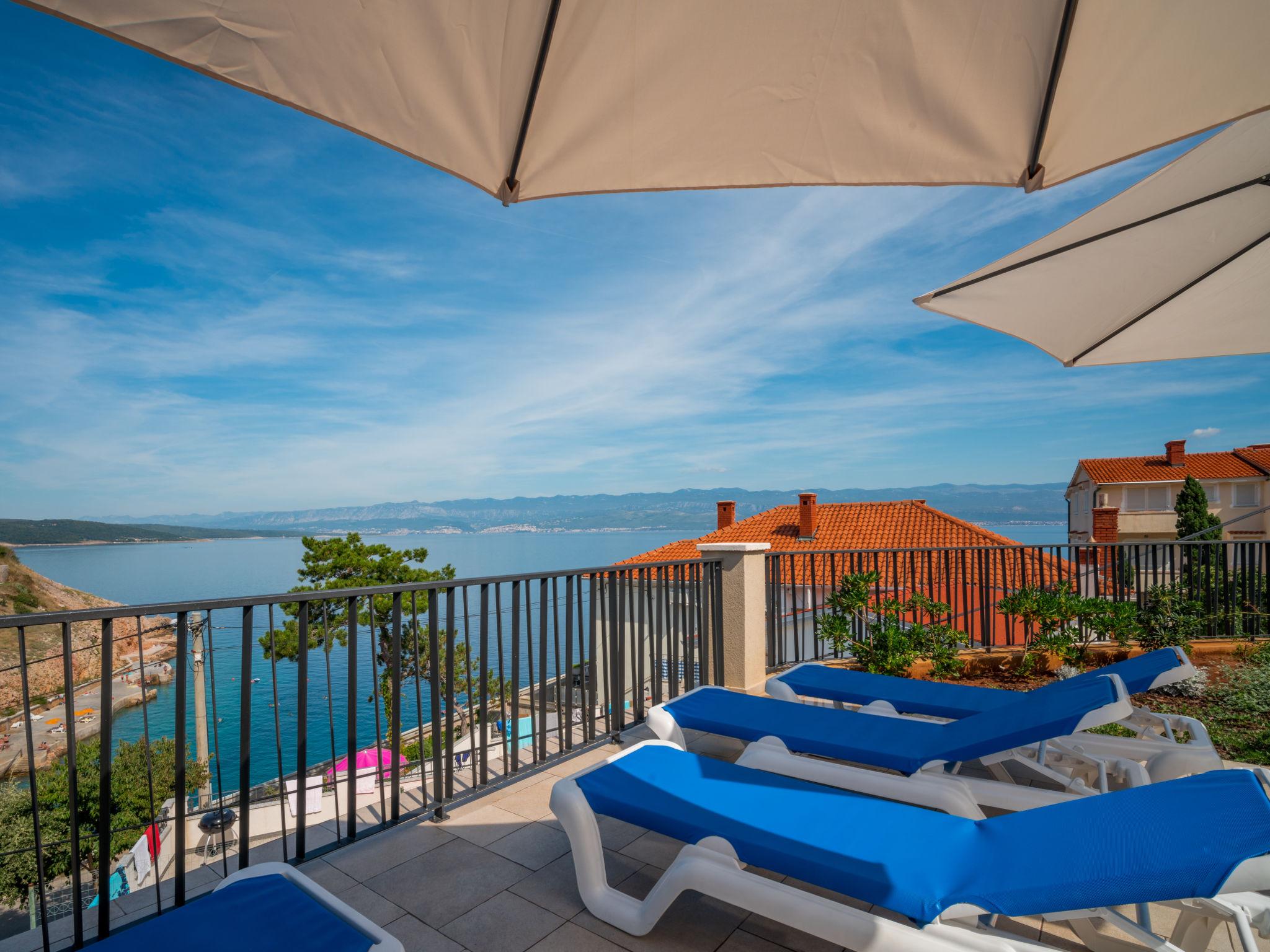 Photo 7 - Maison de 3 chambres à Vrbnik avec piscine privée et jardin