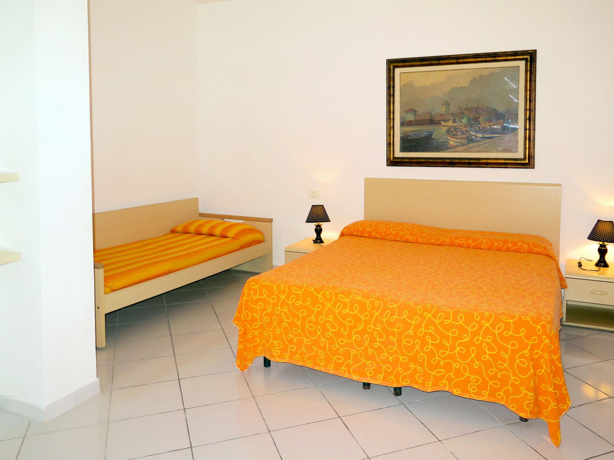 Photo 9 - 2 bedroom Apartment in Portoferraio with garden and sea view