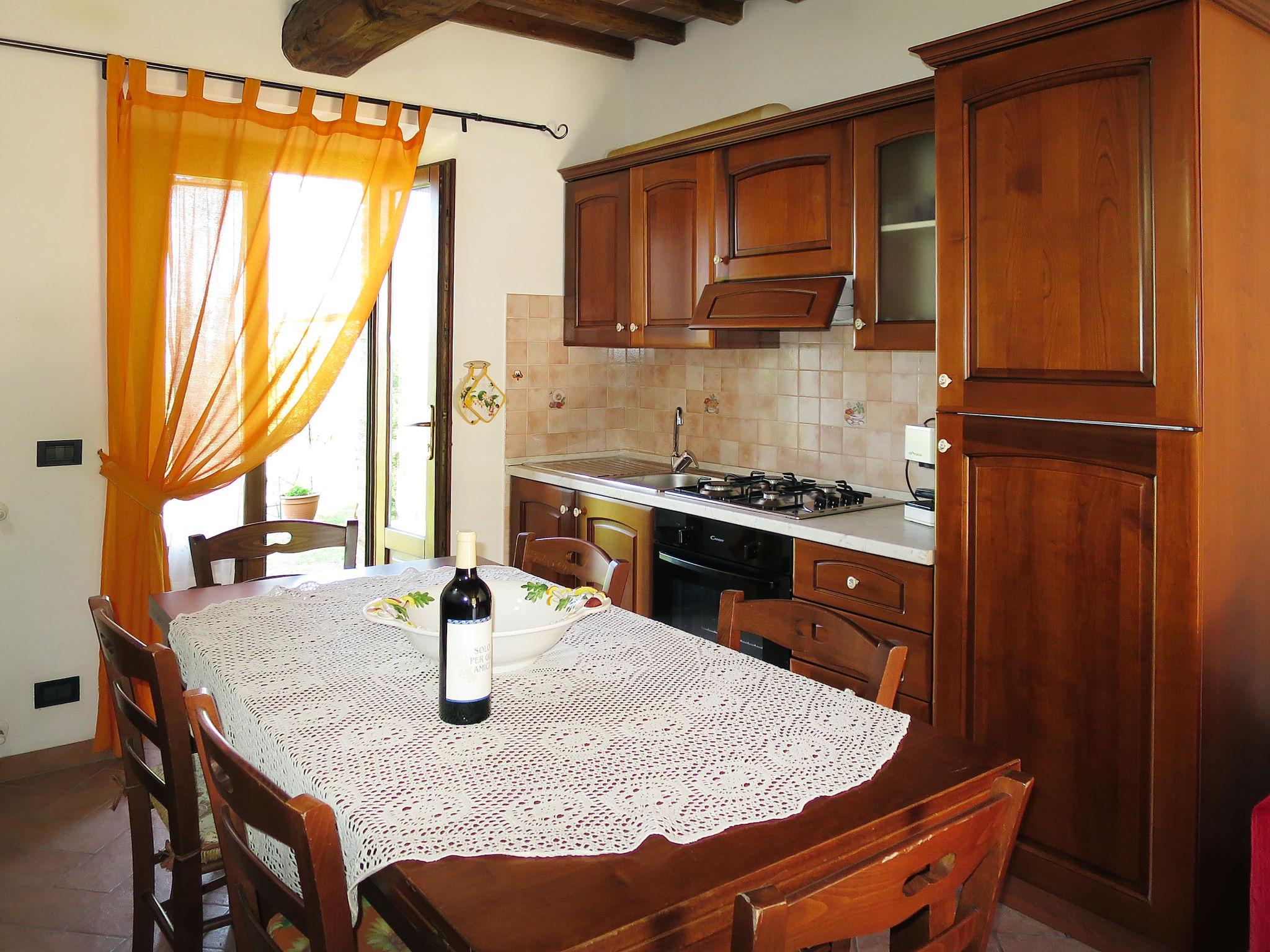 Foto 8 - Apartamento de 3 habitaciones en Castelnuovo di Val di Cecina con piscina y jardín