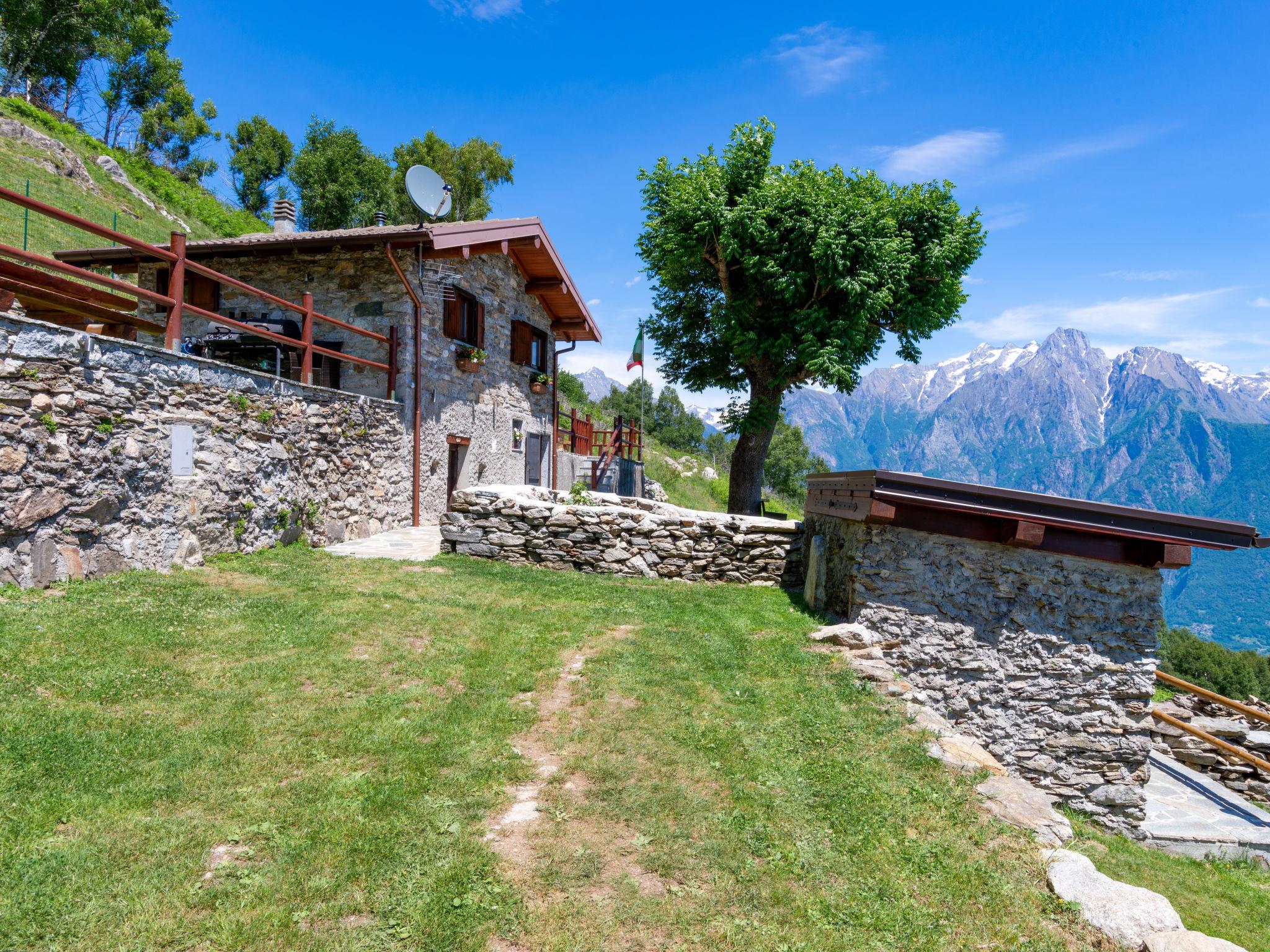 Foto 1 - Casa de 1 habitación en Sorico con jardín y vistas a la montaña