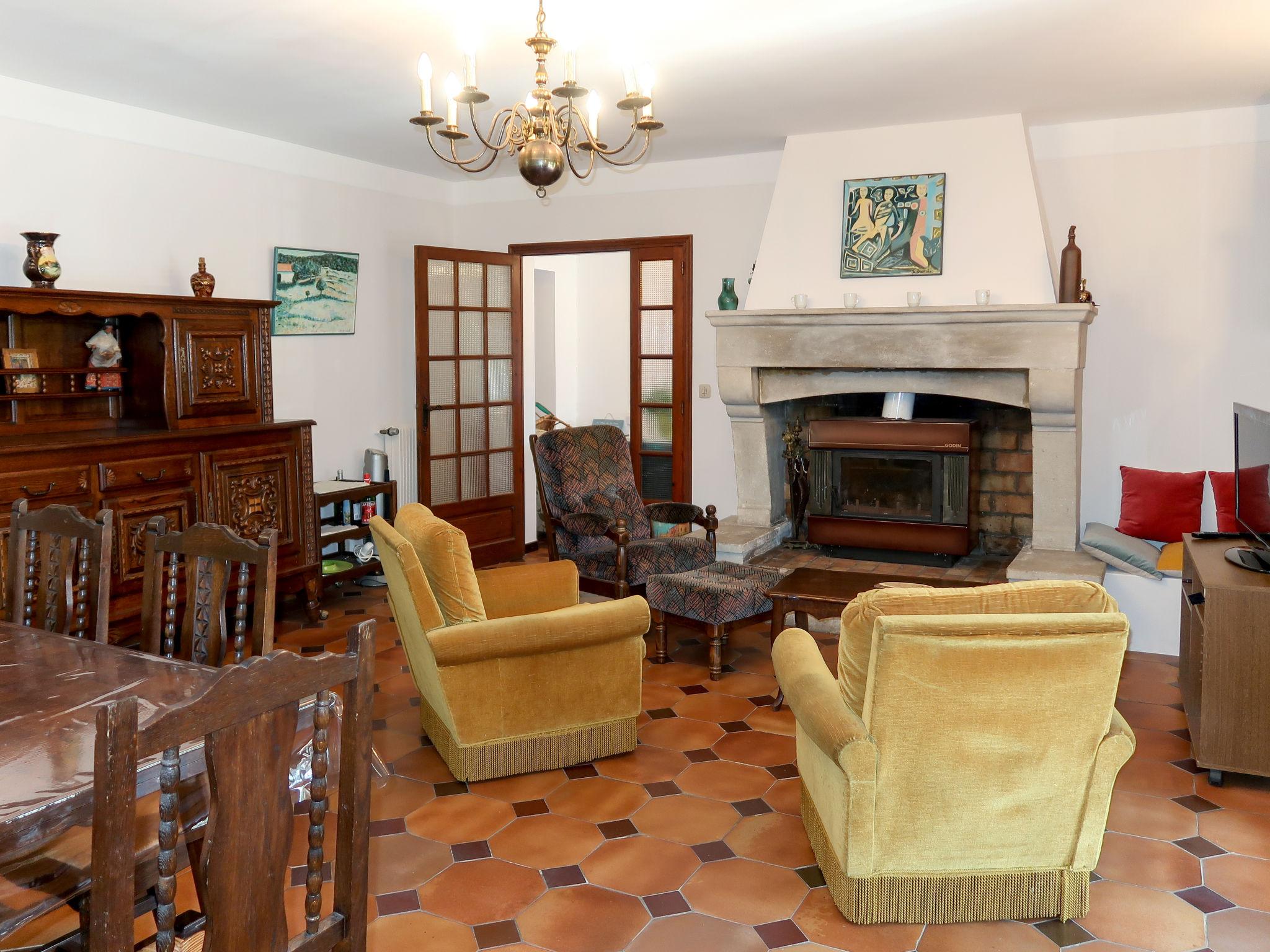 Photo 6 - 3 bedroom House in Le Plan-de-la-Tour with private pool and terrace