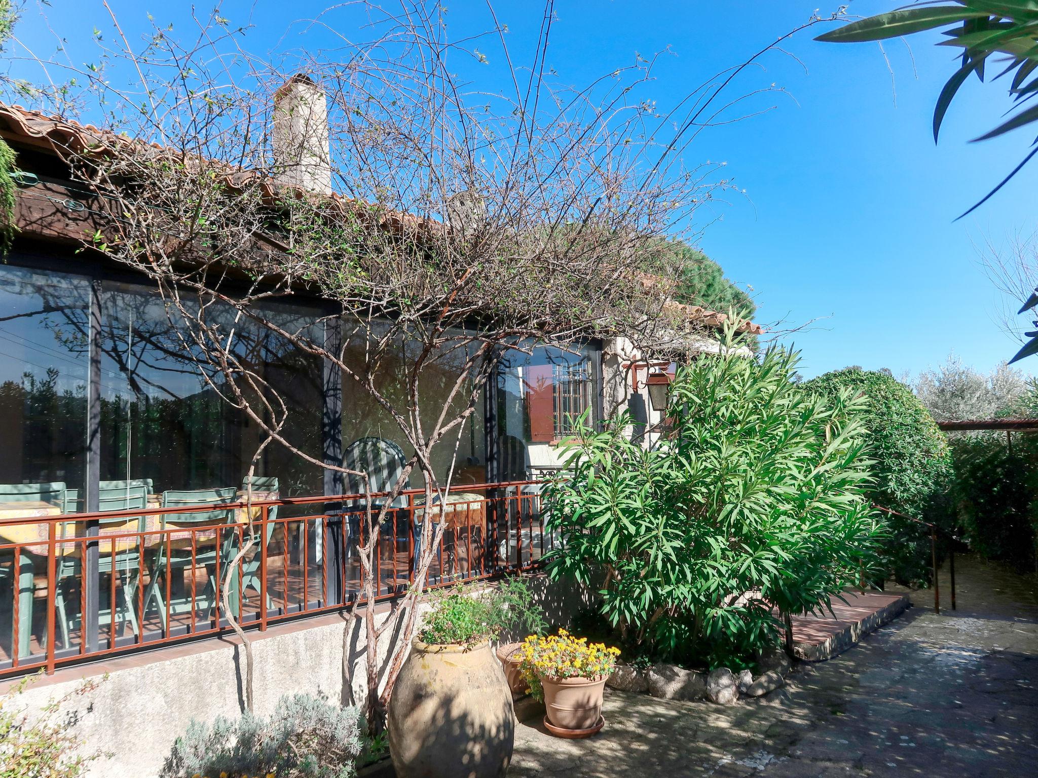 Photo 15 - Maison de 3 chambres à Le Plan-de-la-Tour avec piscine privée et terrasse