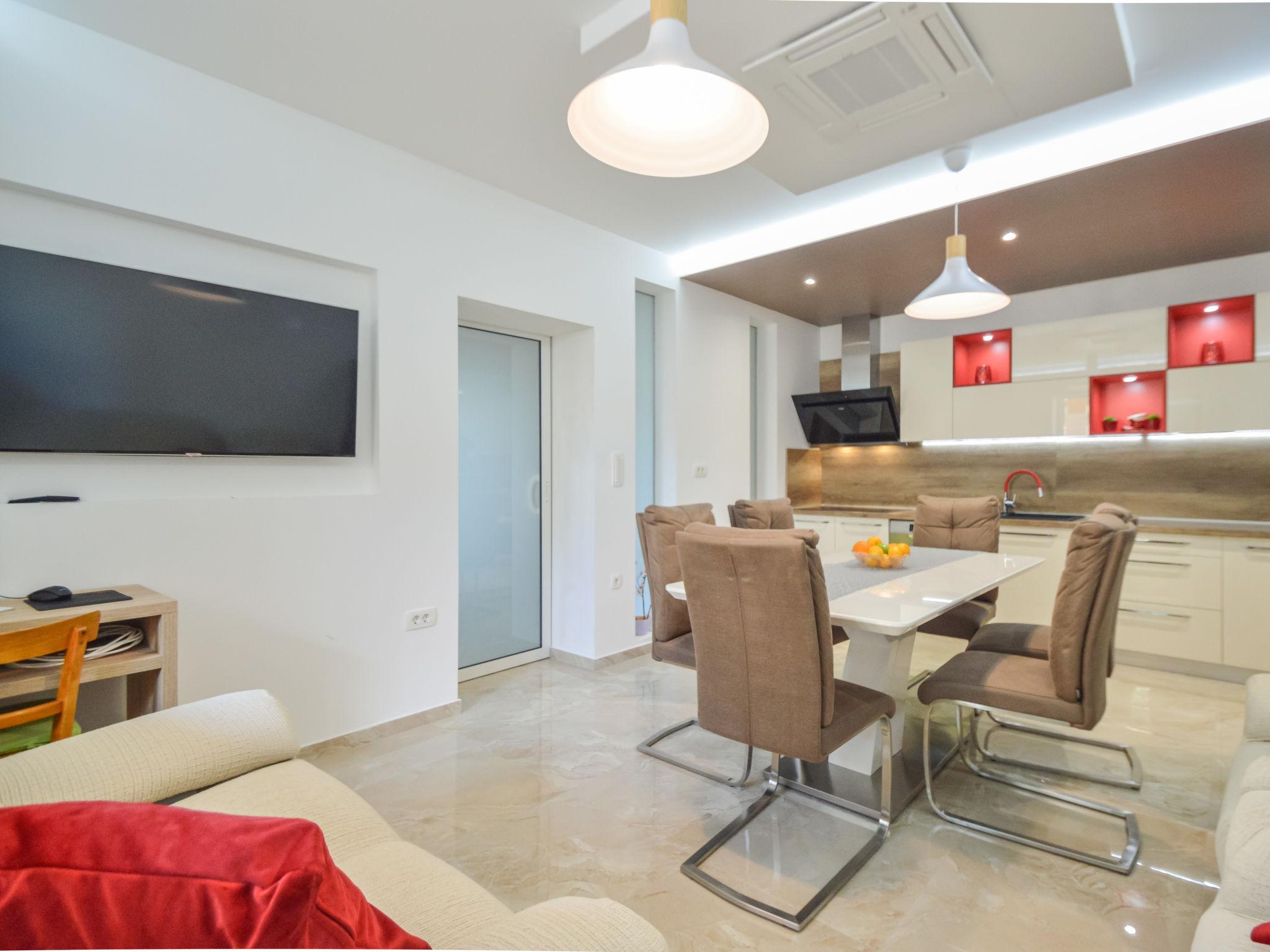 Foto 5 - Apartamento de 3 quartos em Trogir com piscina e terraço