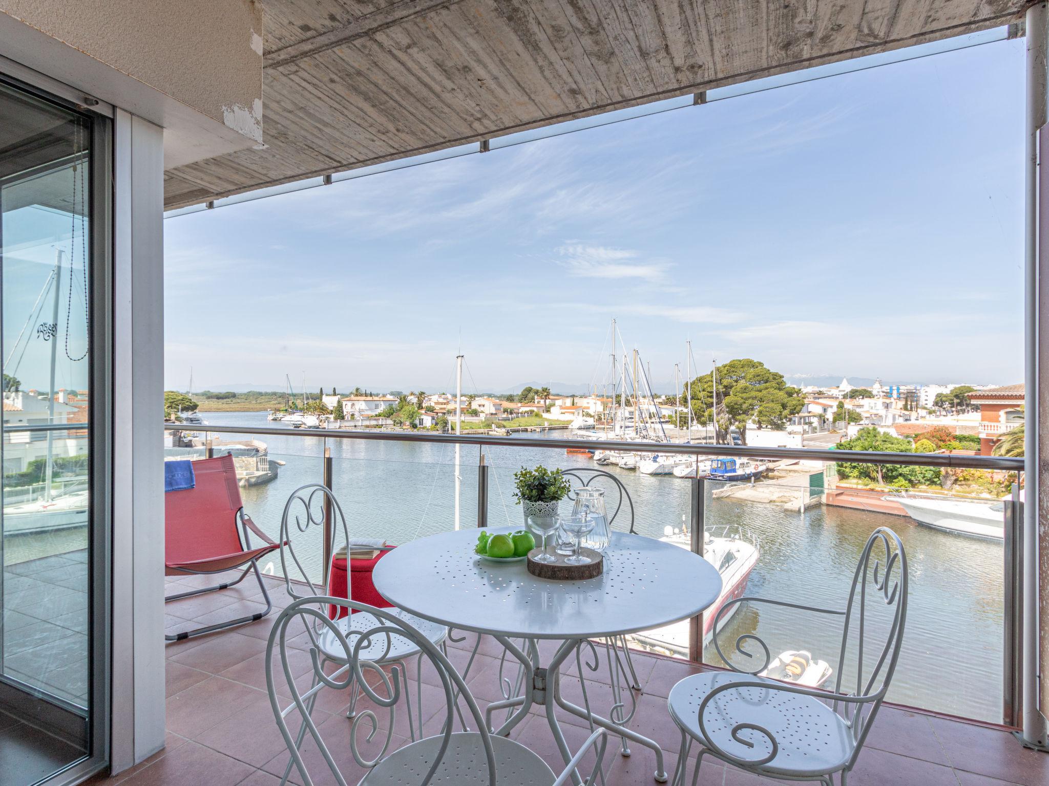 Photo 1 - Appartement de 2 chambres à Roses avec piscine et vues à la mer