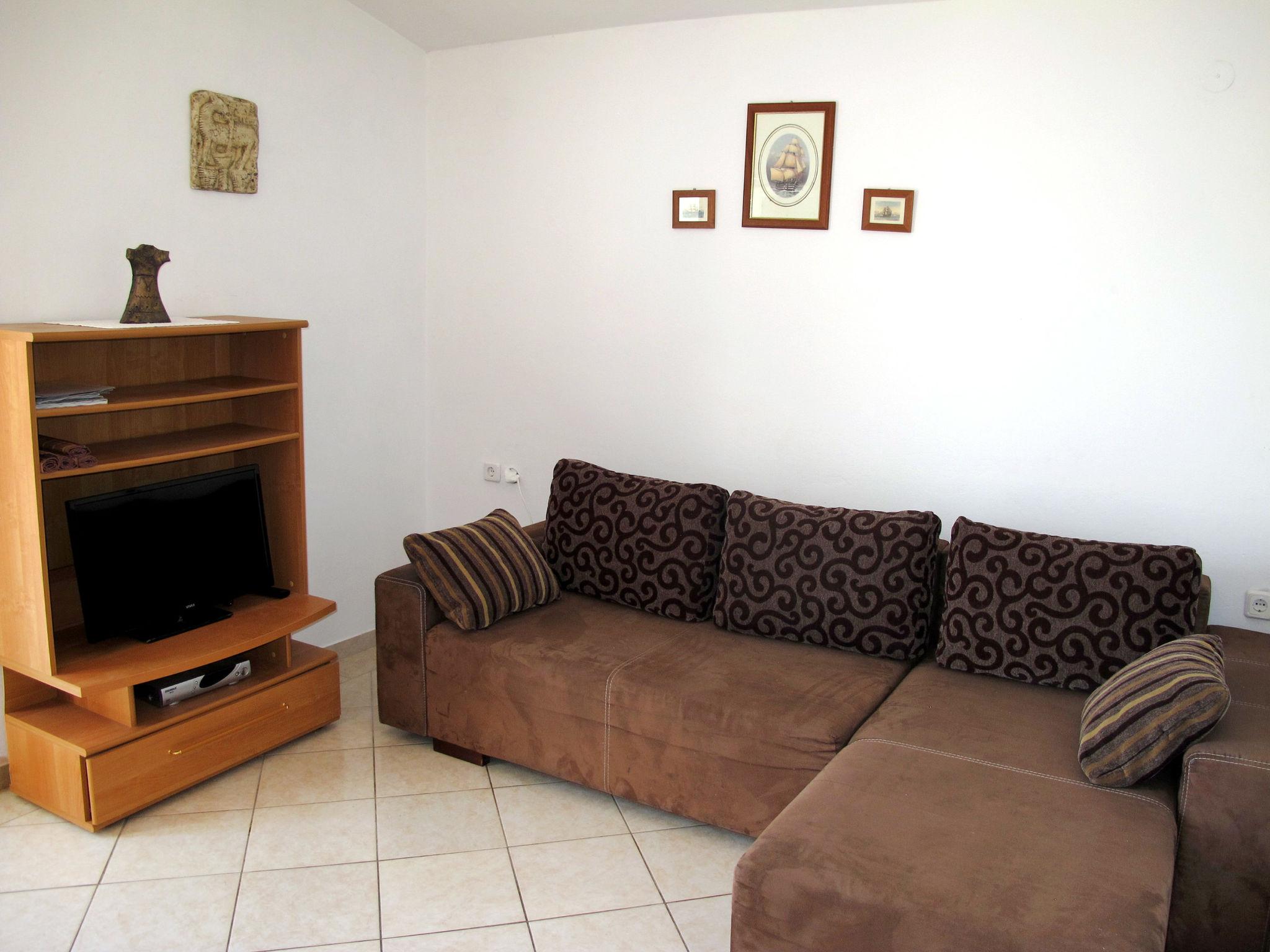 Foto 7 - Appartamento con 2 camere da letto a Jasenice con vista mare