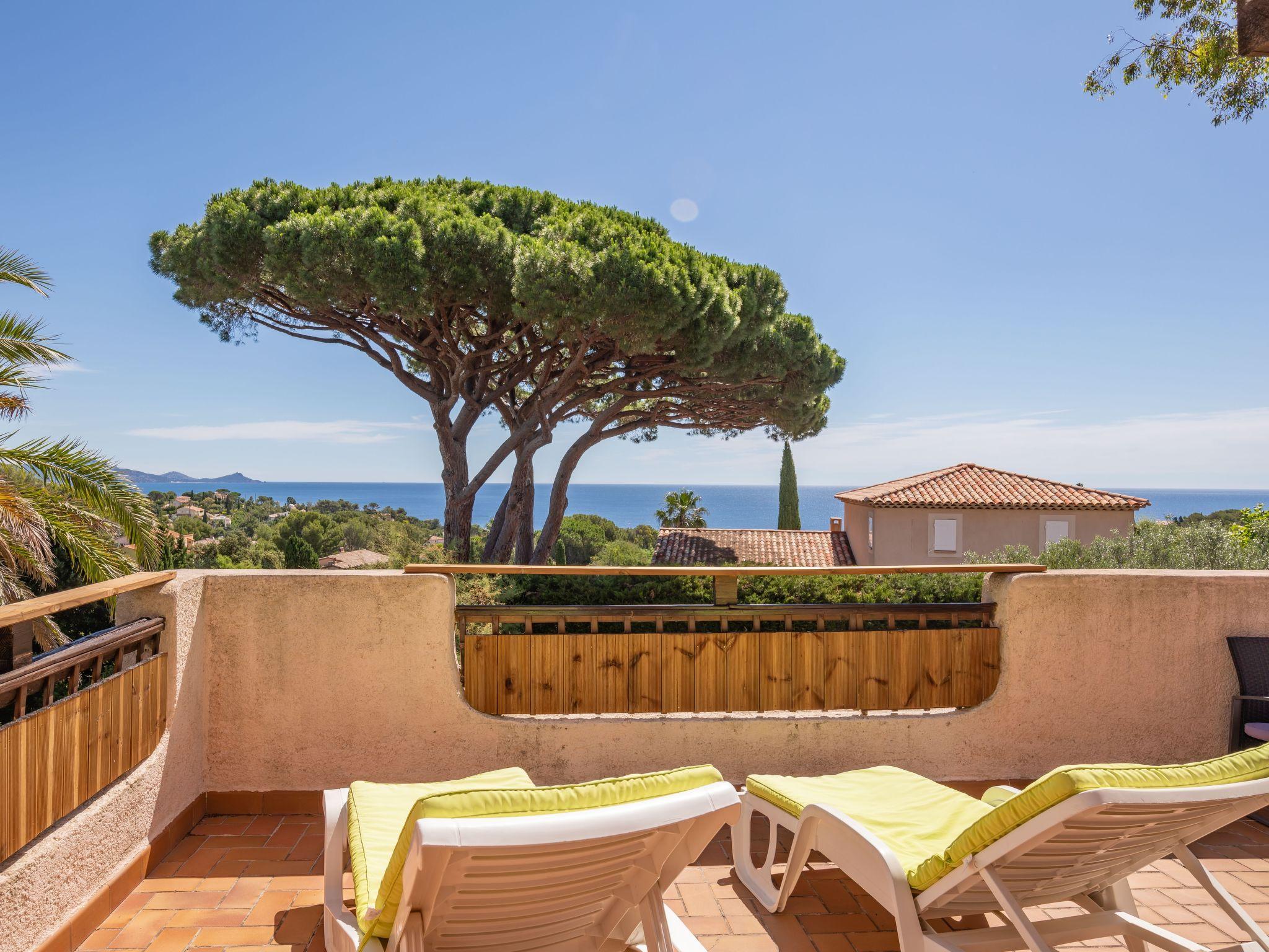 Photo 23 - Maison de 3 chambres à Roquebrune-sur-Argens avec terrasse et vues à la mer