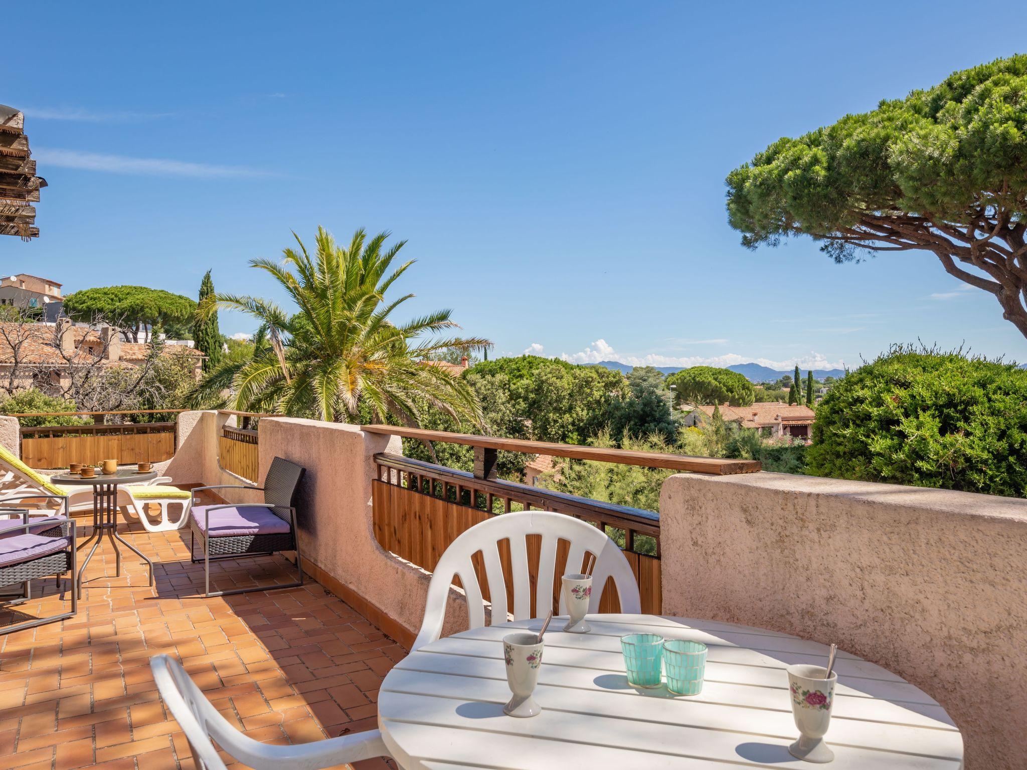 Foto 1 - Casa de 3 habitaciones en Roquebrune-sur-Argens con terraza y vistas al mar