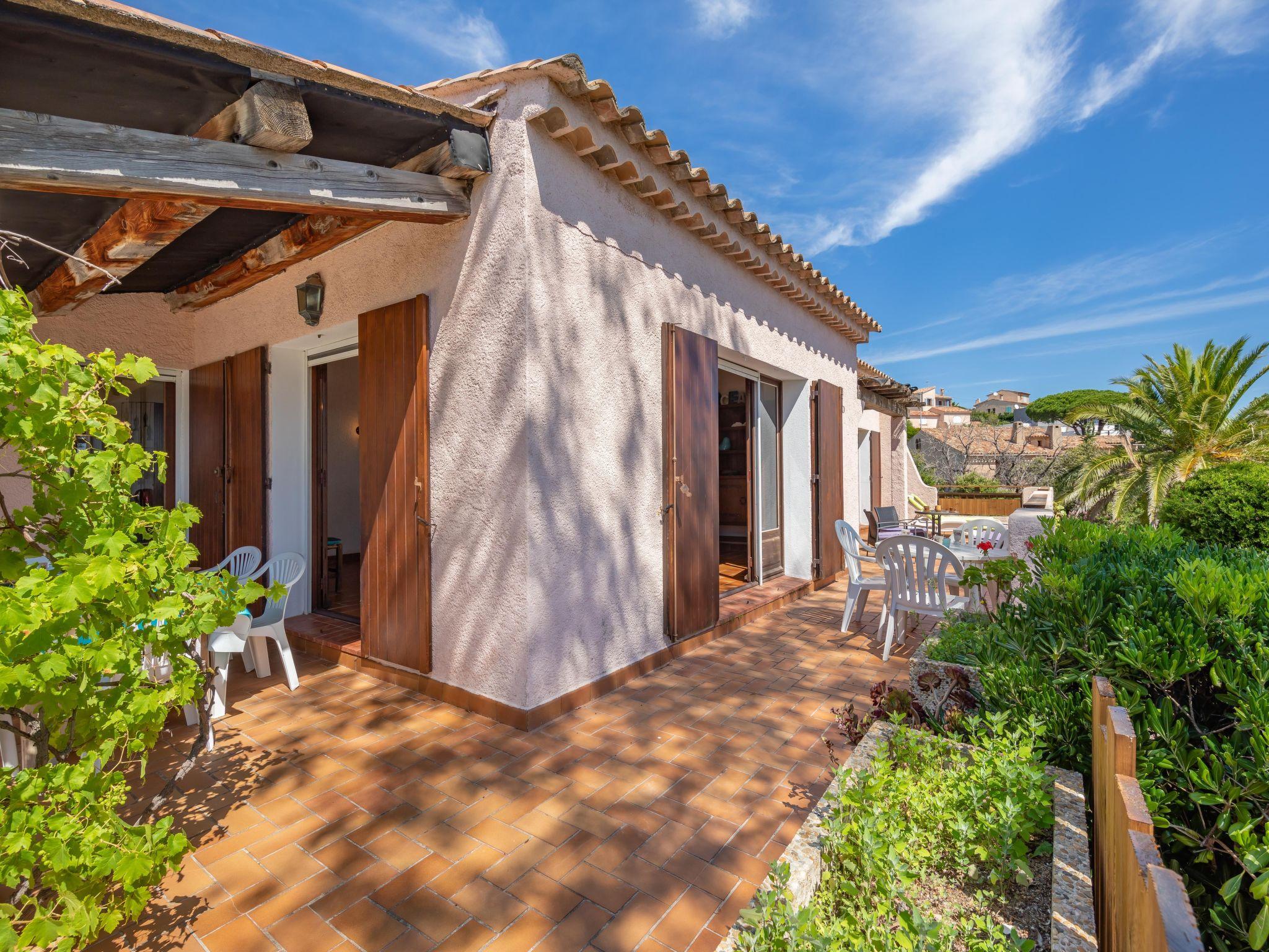 Photo 24 - Maison de 3 chambres à Roquebrune-sur-Argens avec terrasse et vues à la mer