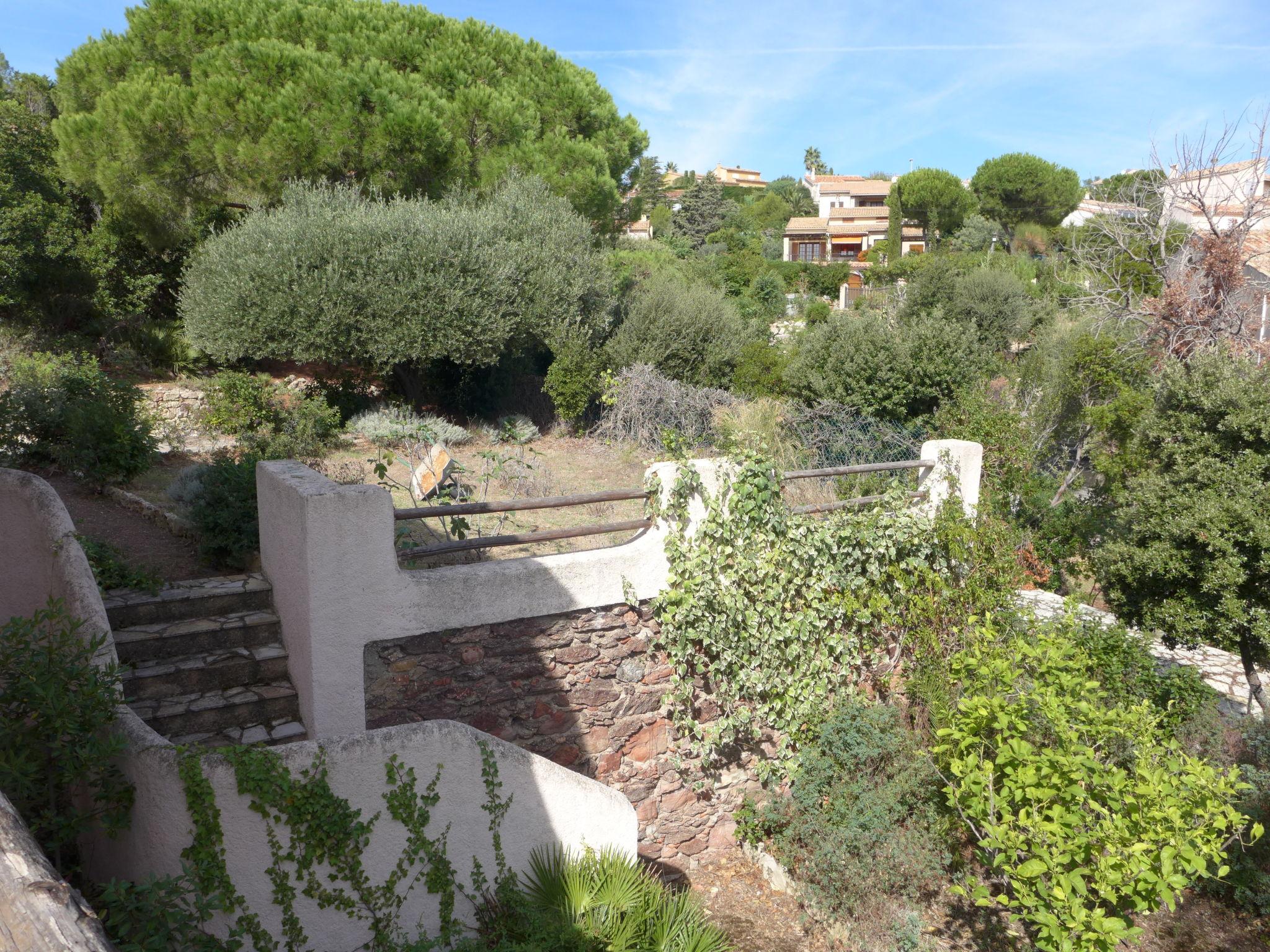 Photo 26 - Maison de 3 chambres à Roquebrune-sur-Argens avec terrasse et vues à la mer