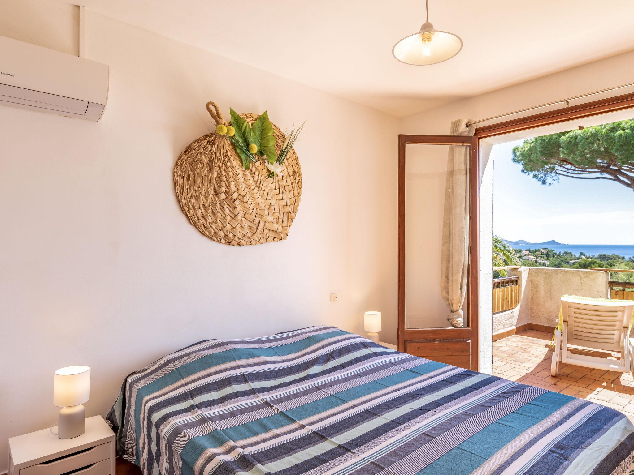 Foto 2 - Haus mit 3 Schlafzimmern in Roquebrune-sur-Argens mit terrasse und blick aufs meer