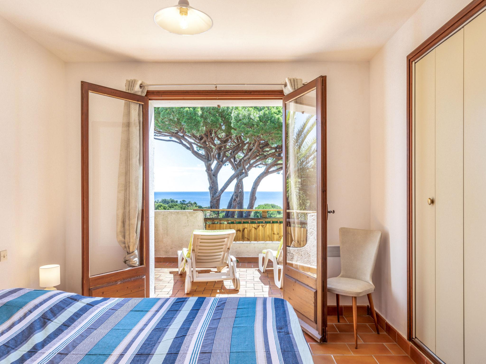 Foto 11 - Casa de 3 habitaciones en Roquebrune-sur-Argens con terraza y vistas al mar