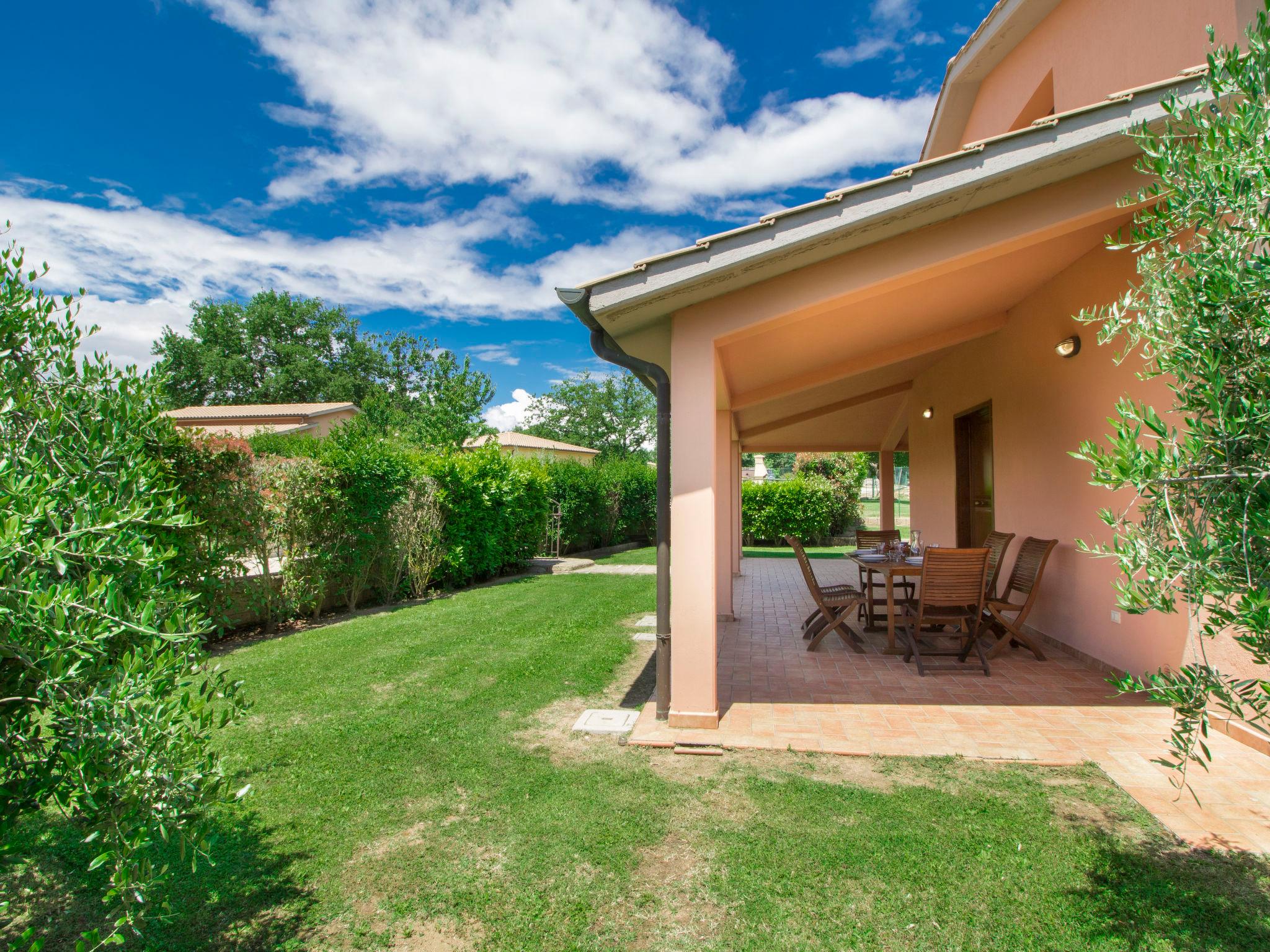 Foto 4 - Haus mit 3 Schlafzimmern in Sorano mit schwimmbad und garten