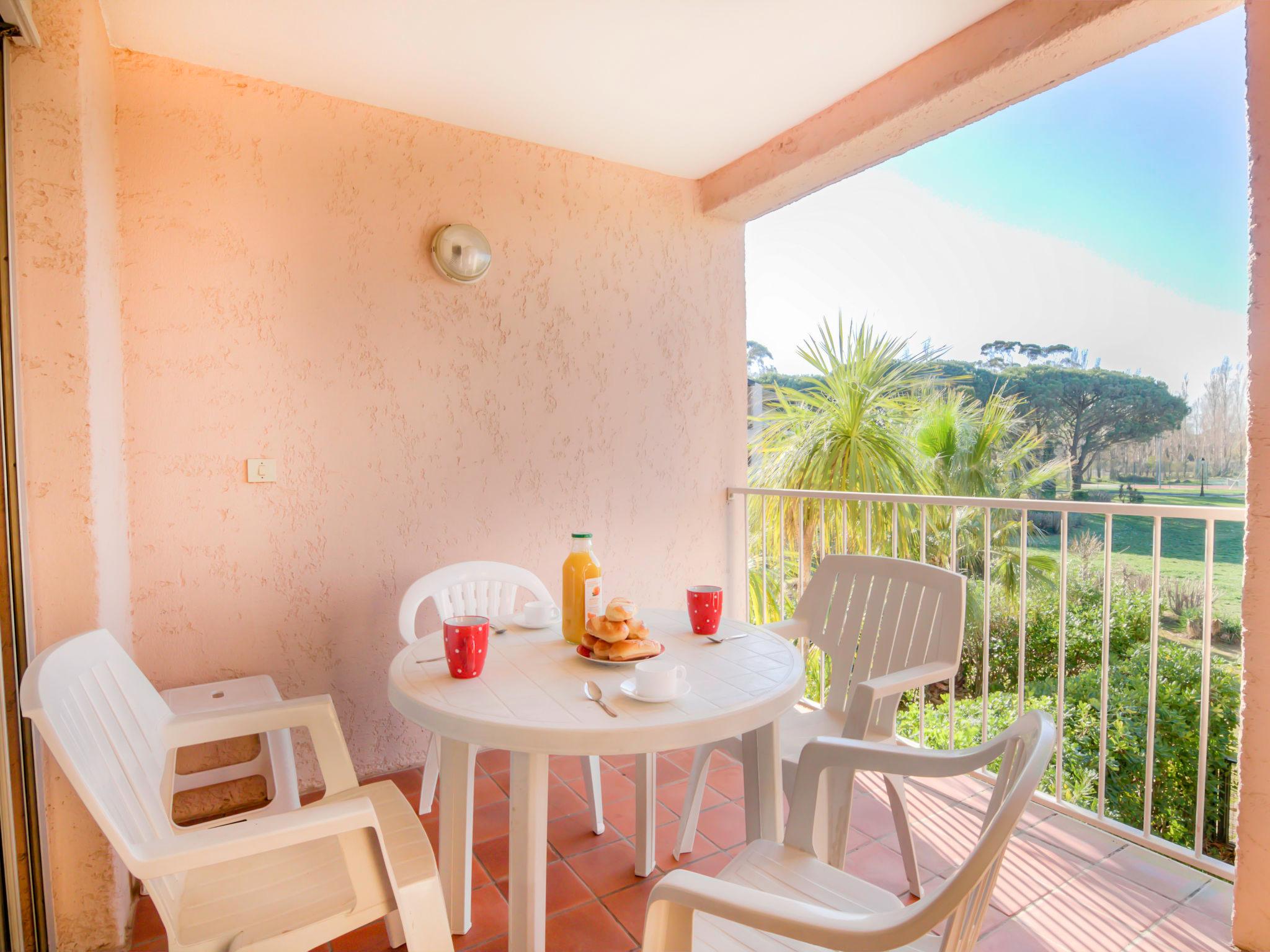 Photo 10 - 1 bedroom Apartment in Cogolin with swimming pool and sea view