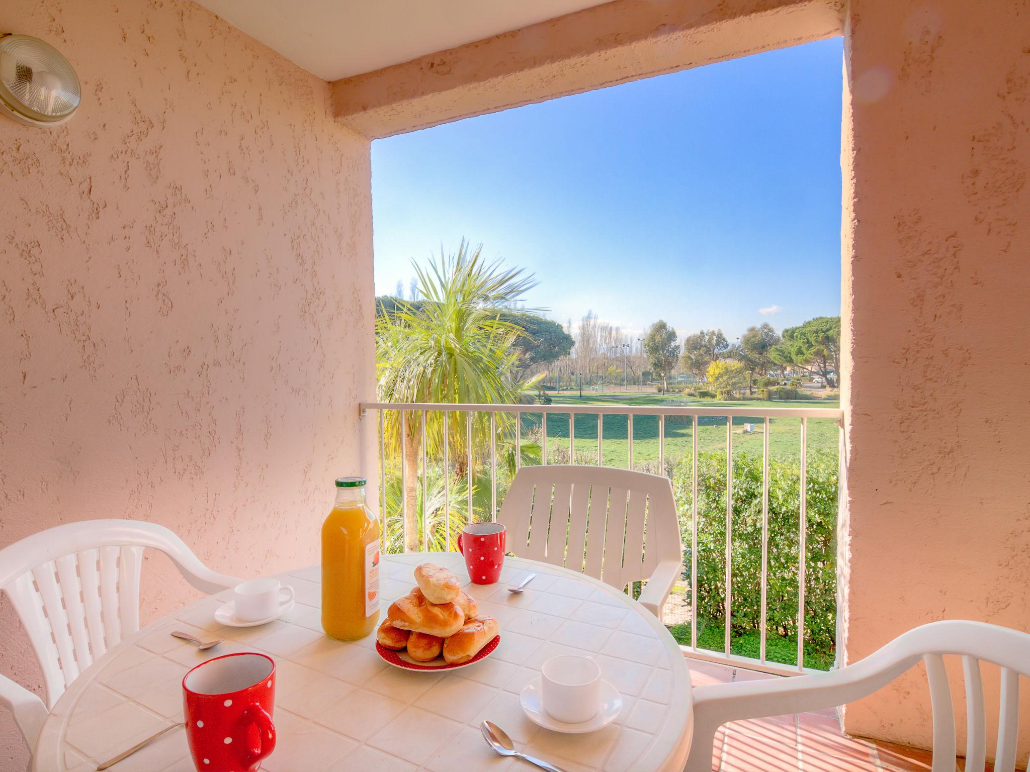 Foto 1 - Appartamento con 1 camera da letto a Cogolin con piscina e vista mare