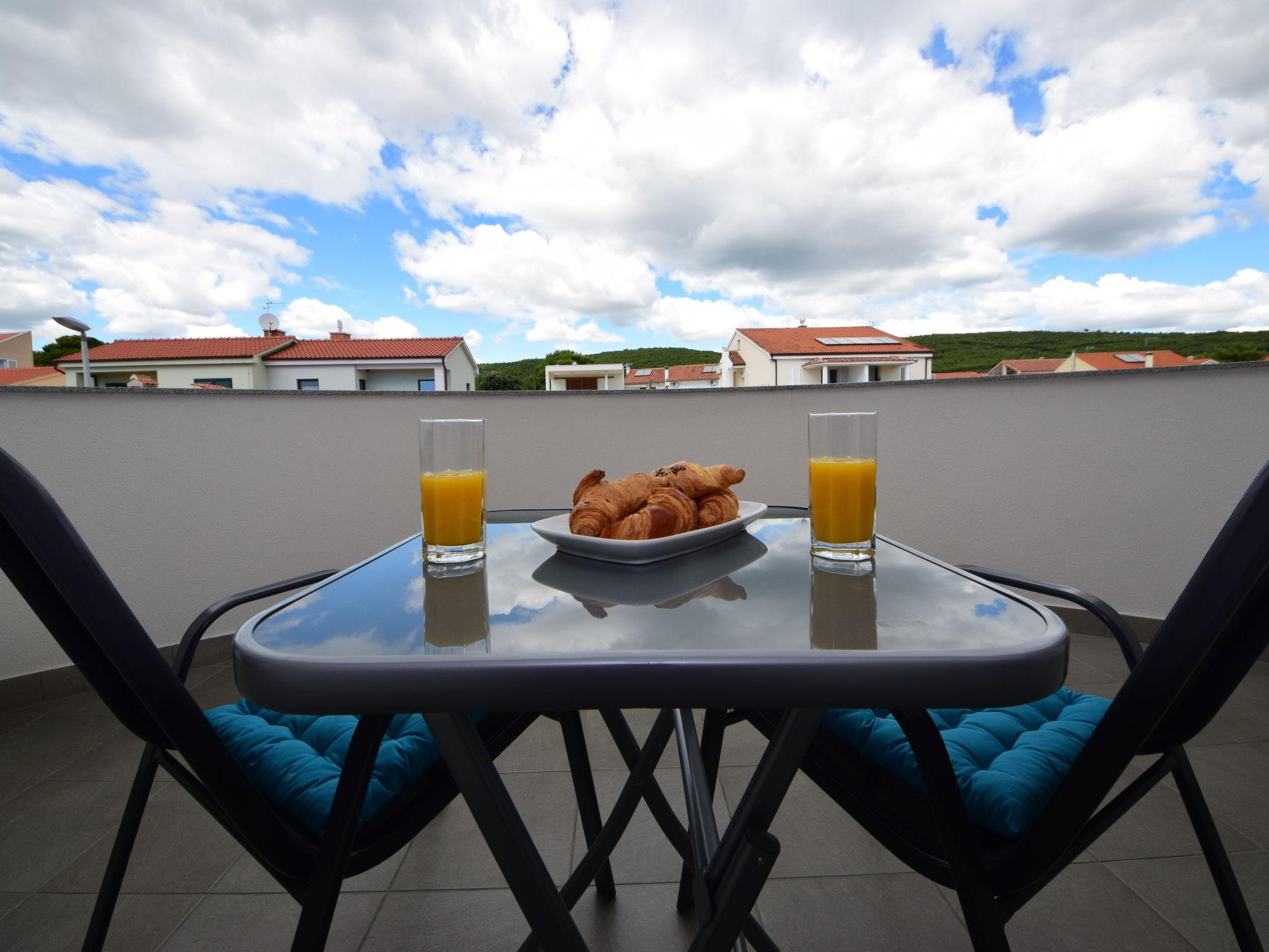 Foto 15 - Casa de 4 quartos em Tribunj com piscina privada e terraço