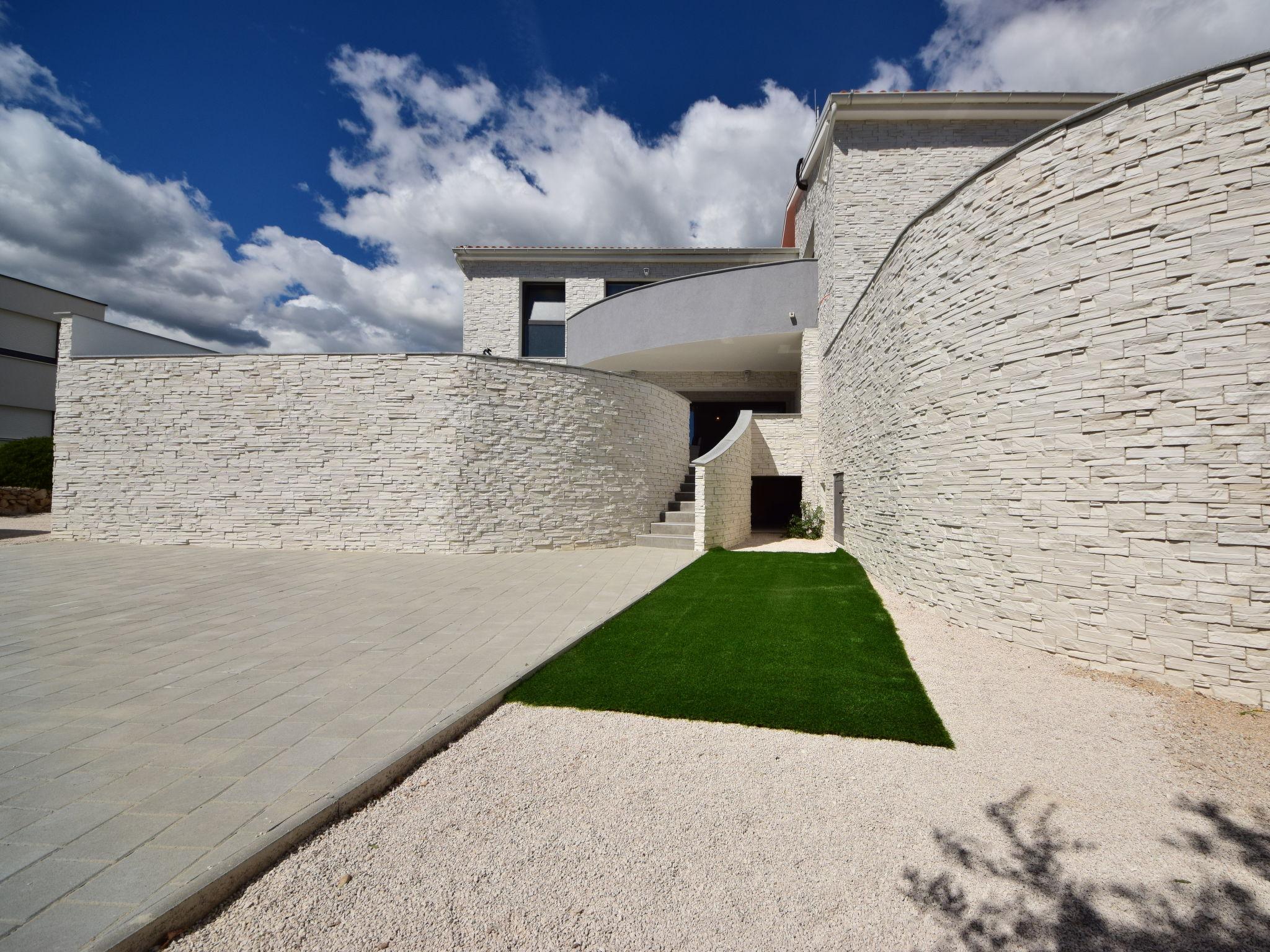 Foto 25 - Casa con 4 camere da letto a Tribunj con piscina privata e terrazza